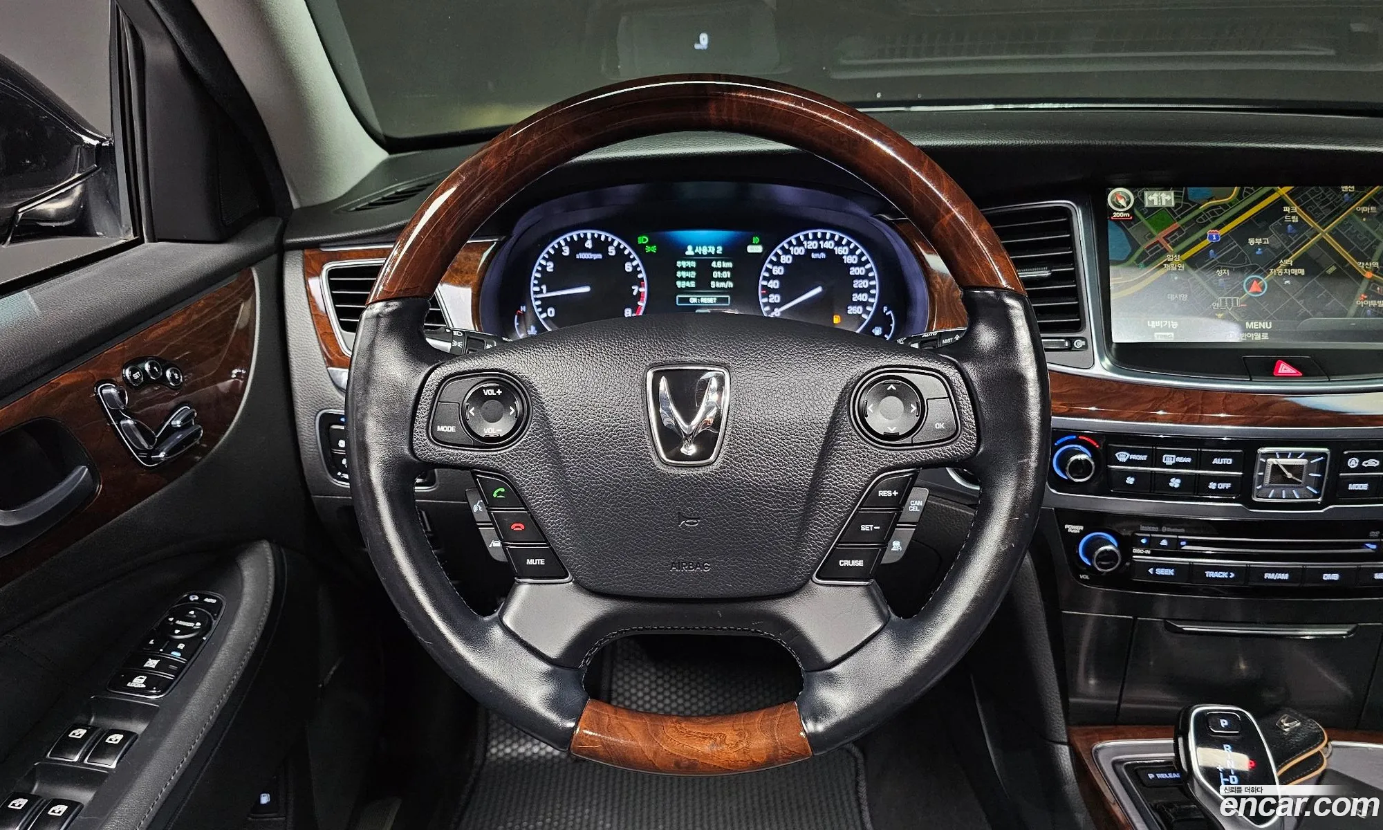 Hyundai Equus 2013 — 22