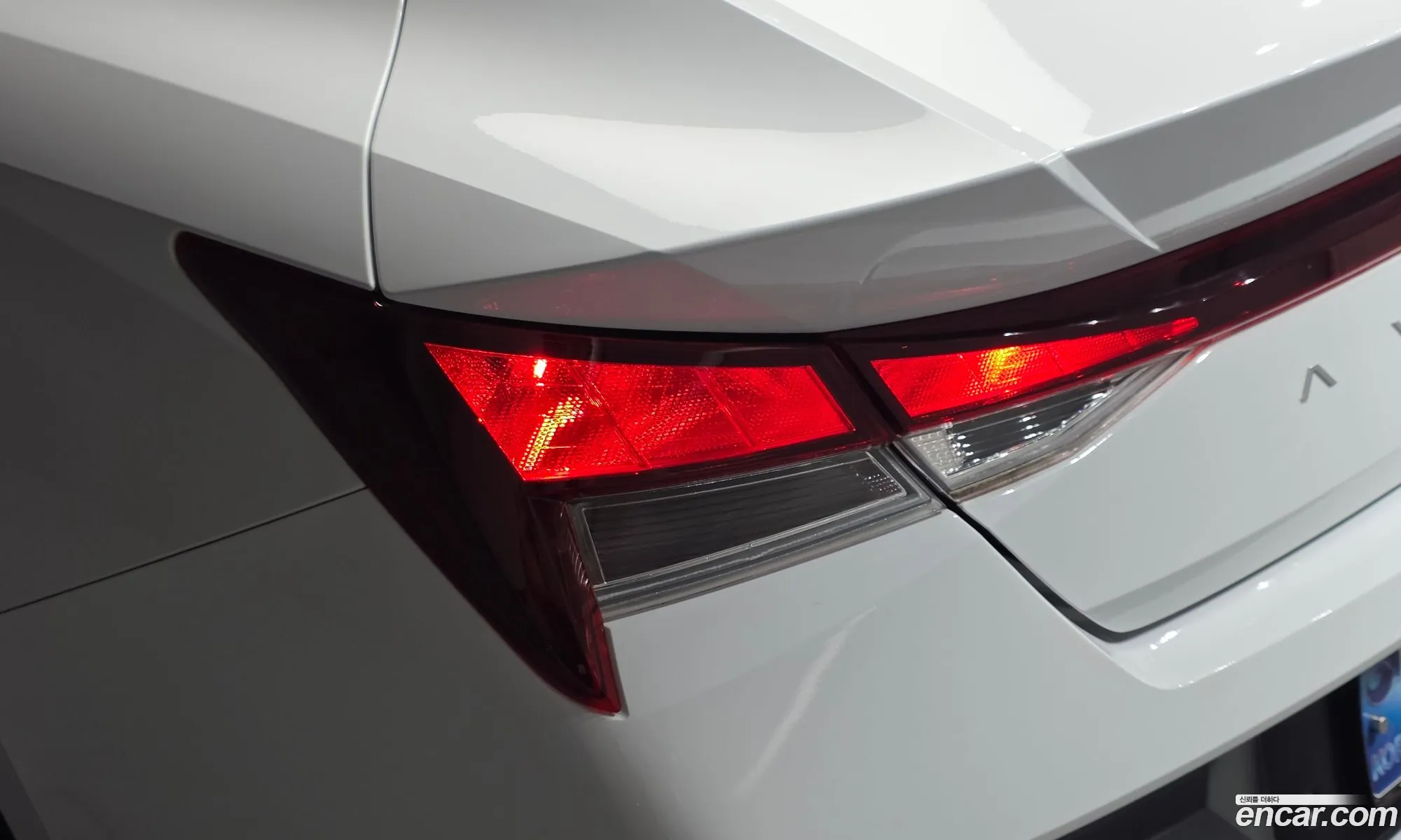 Hyundai Elantra Hybrid 2023 — 18