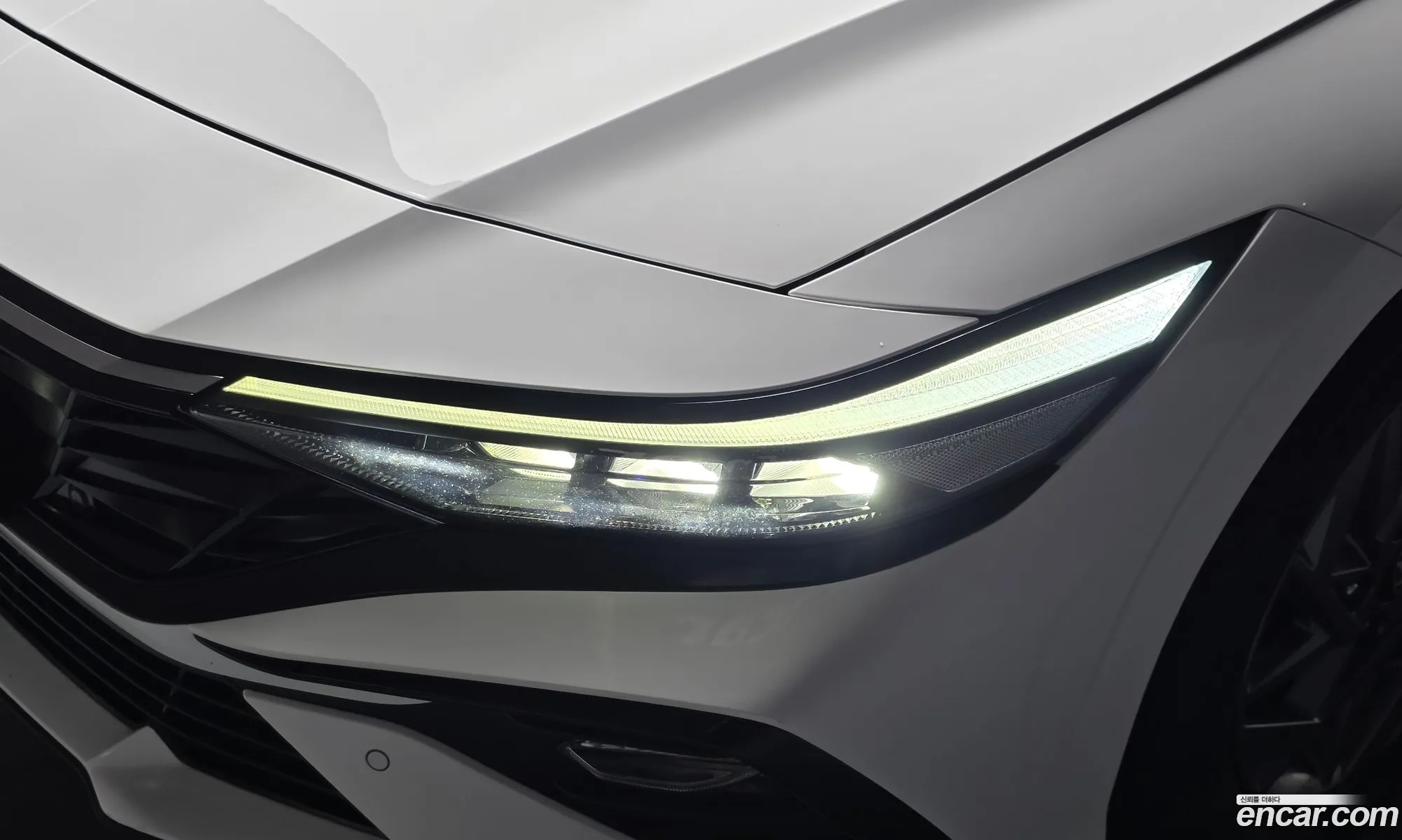 Hyundai Elantra Hybrid 2023 — 24