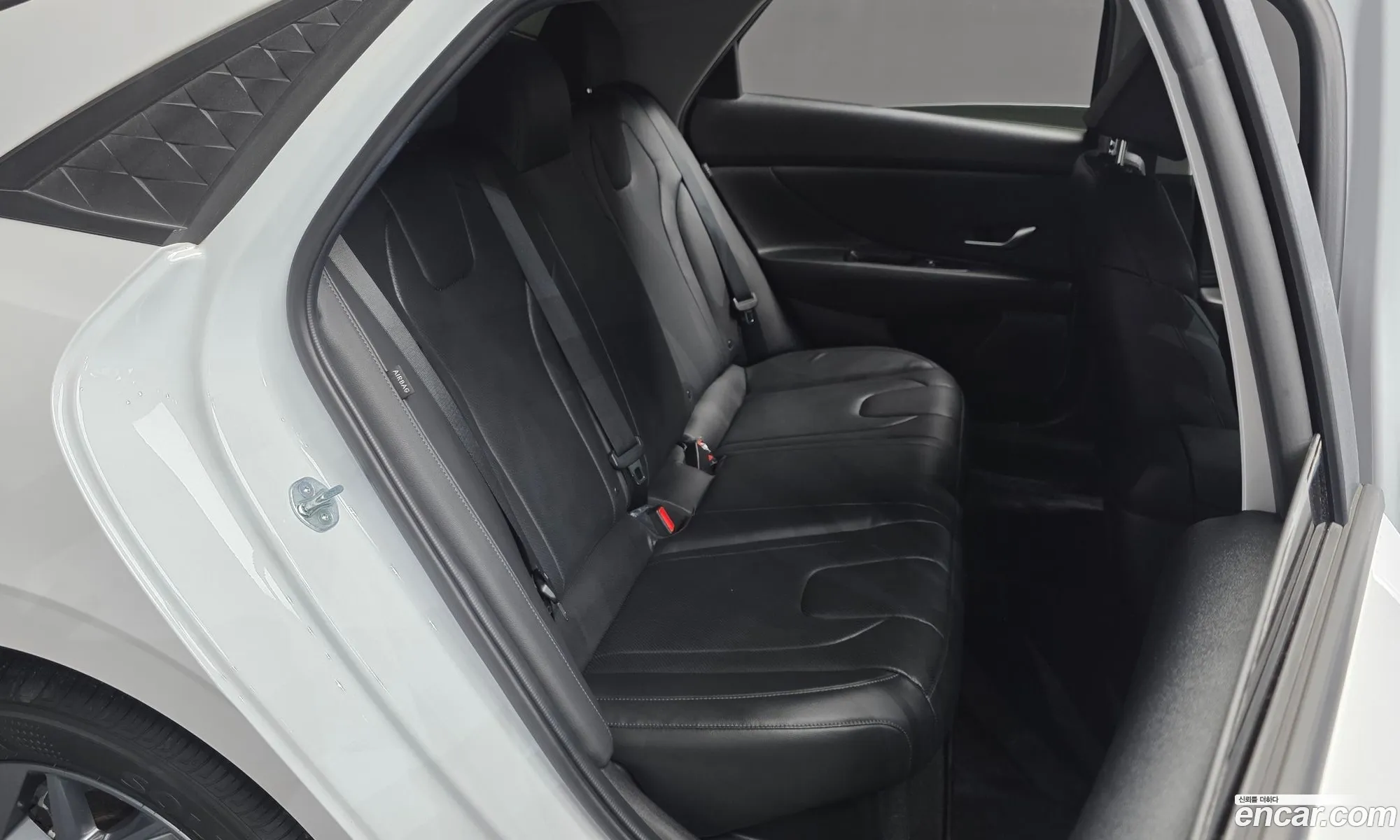 Hyundai Elantra Hybrid 2023 — 30