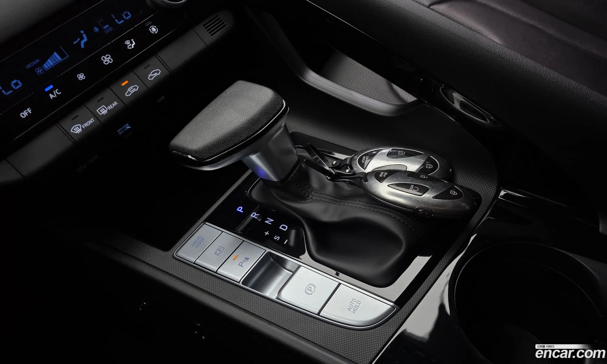 Hyundai Elantra Hybrid 2023 — 27