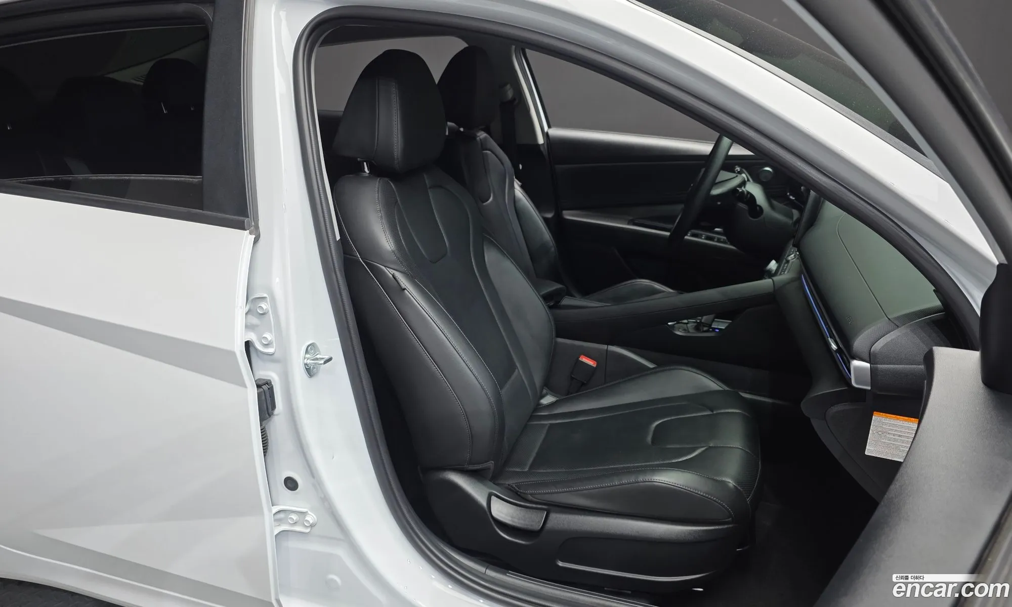 Hyundai Elantra Hybrid 2023 — 20
