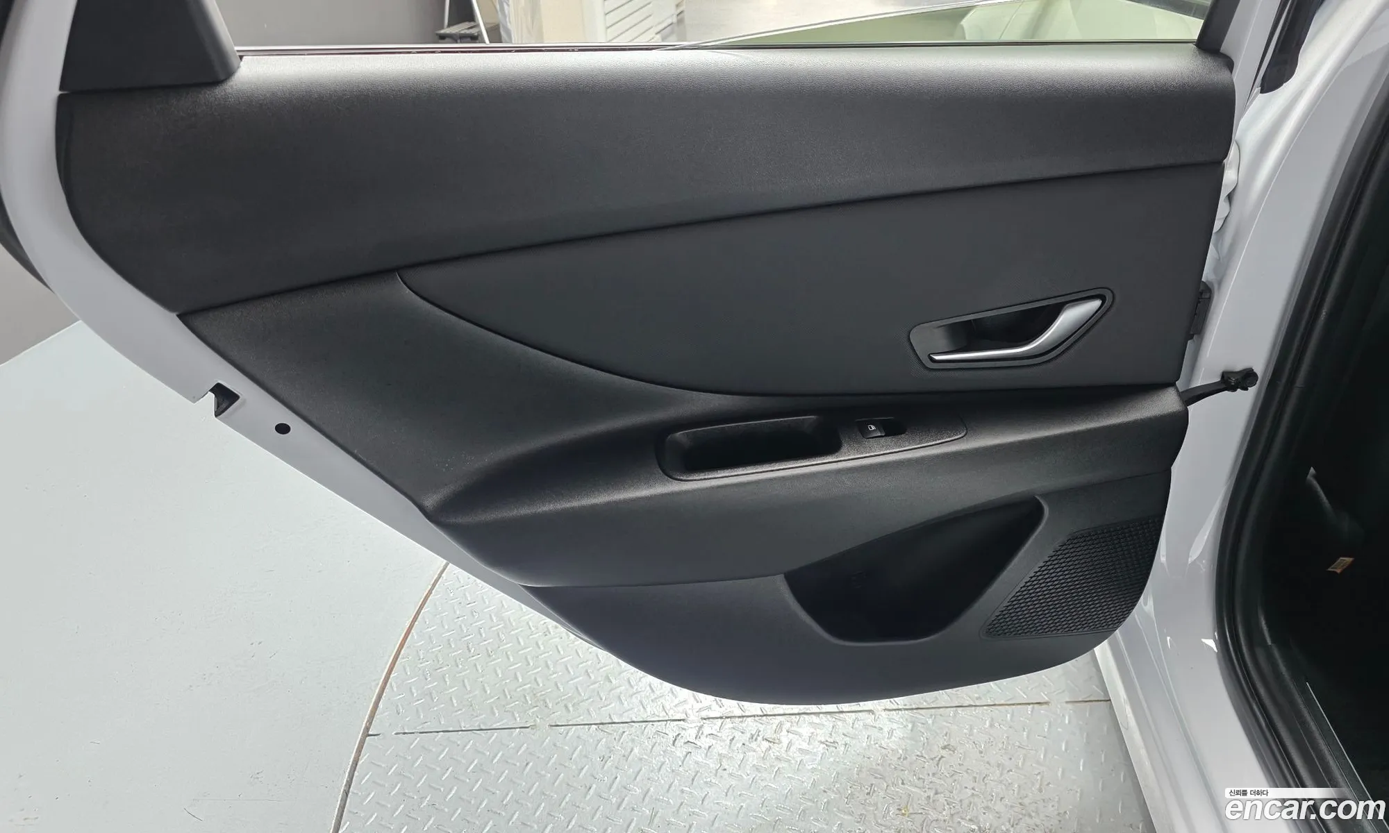 Hyundai Elantra Hybrid 2023 — 10