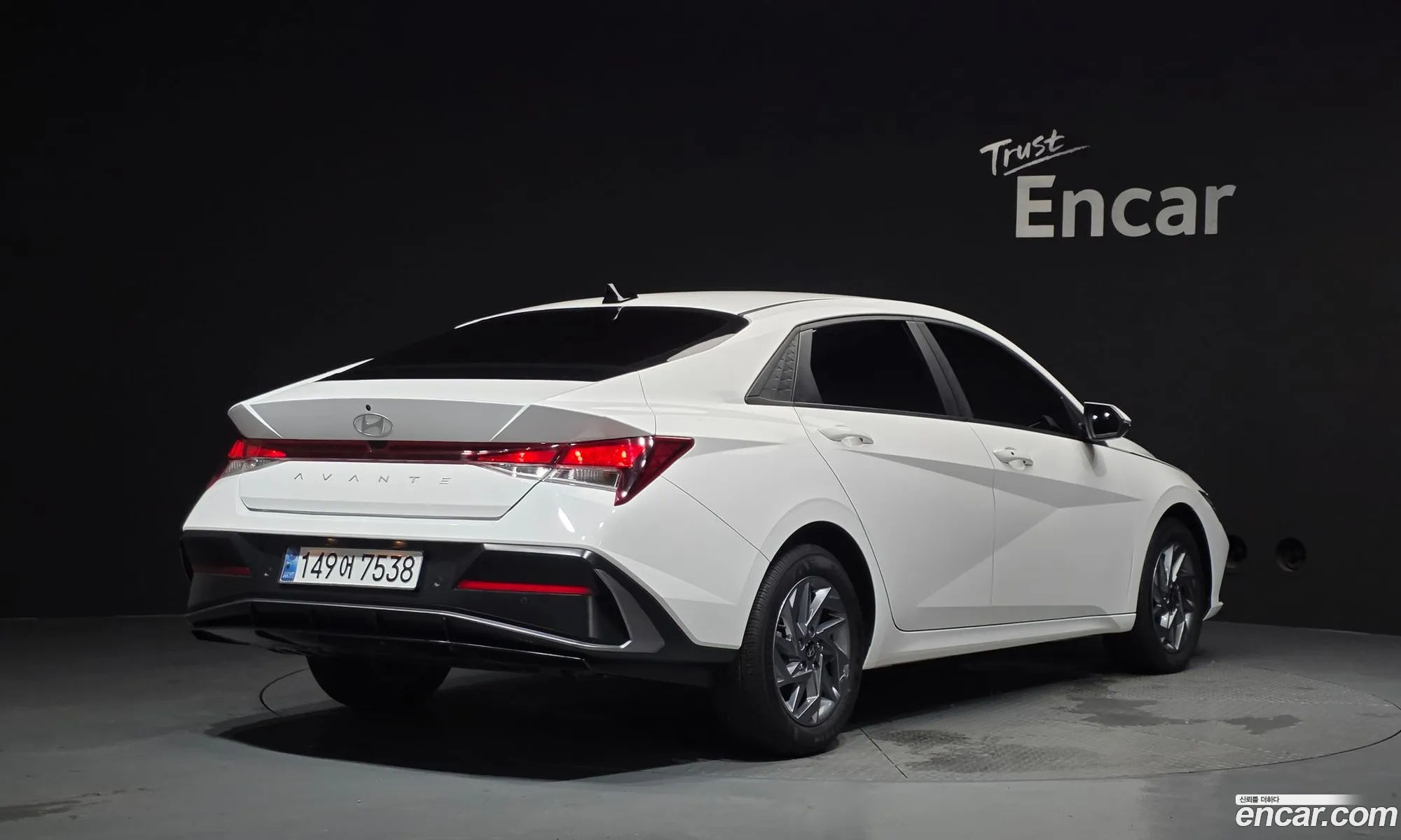 Hyundai Elantra Hybrid 2023 — 11