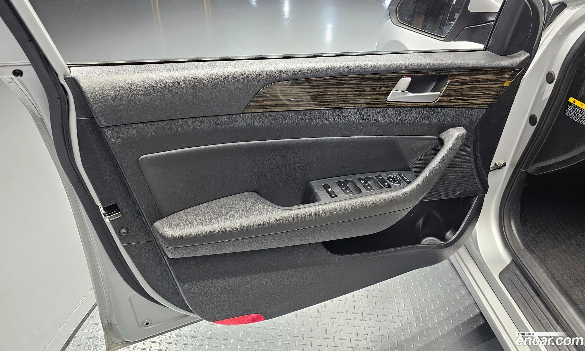 Hyundai LF Sonata 2016 — 13
