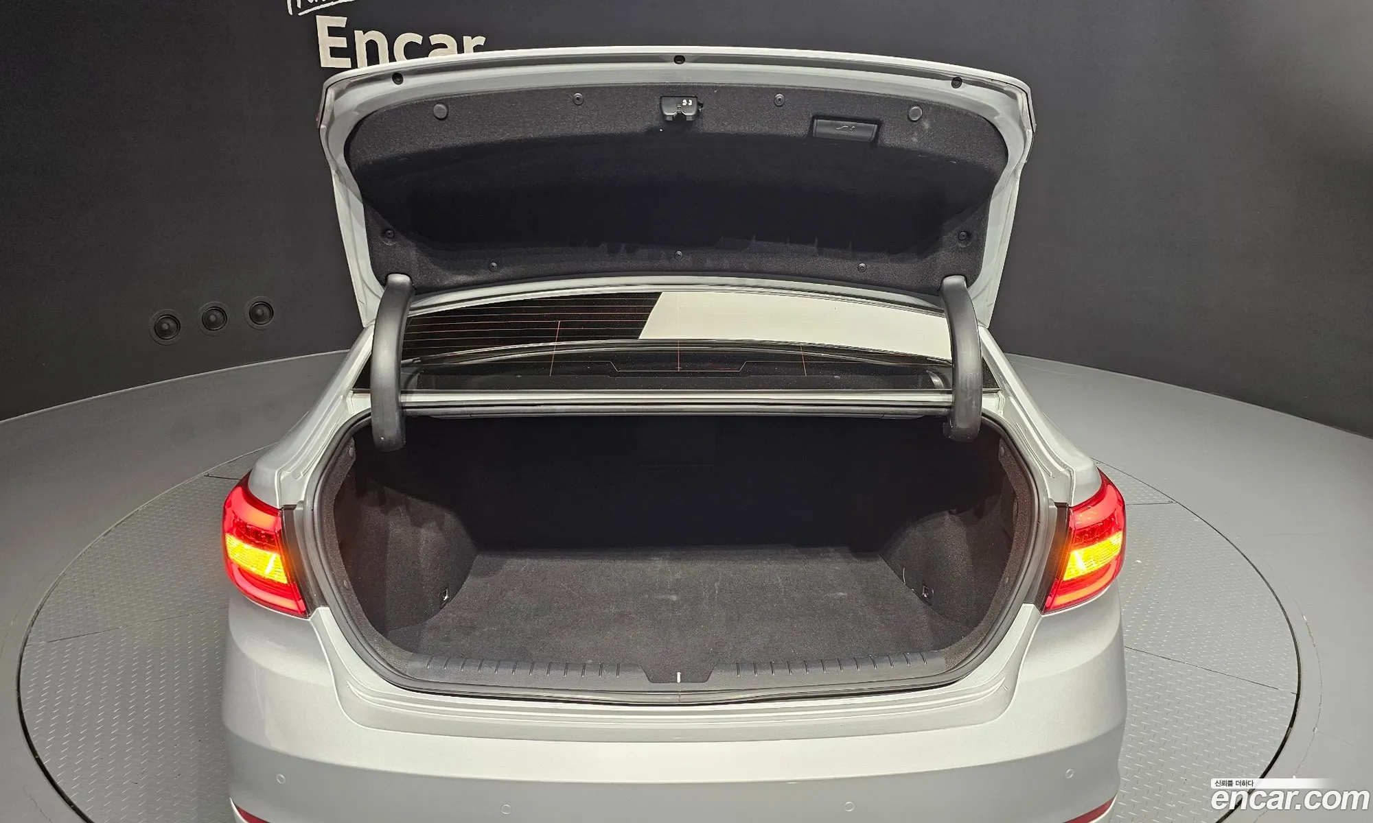 Hyundai LF Sonata 2016 — 17