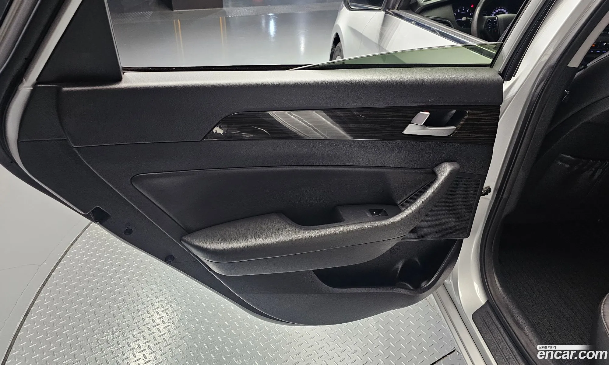 Hyundai LF Sonata 2016 — 20