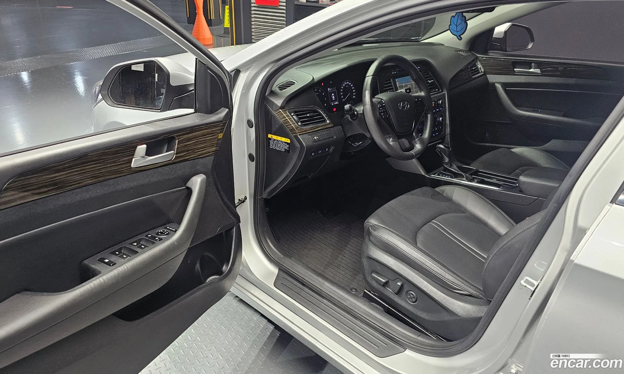Hyundai LF Sonata 2016 — 12