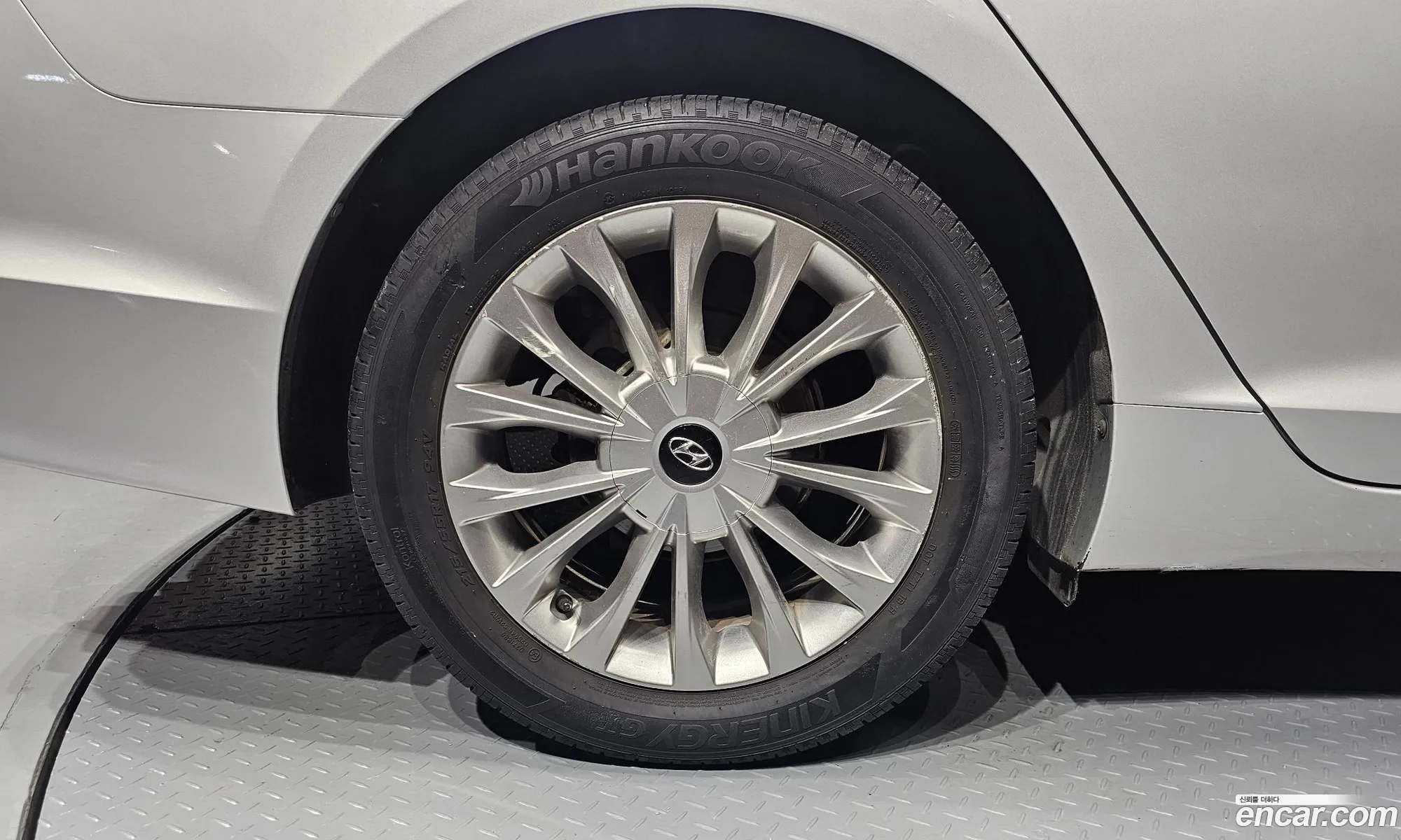 Hyundai LF Sonata 2016 — 28