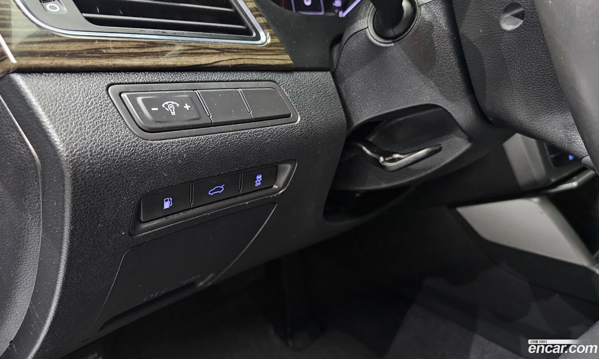 Hyundai LF Sonata 2016 — 24