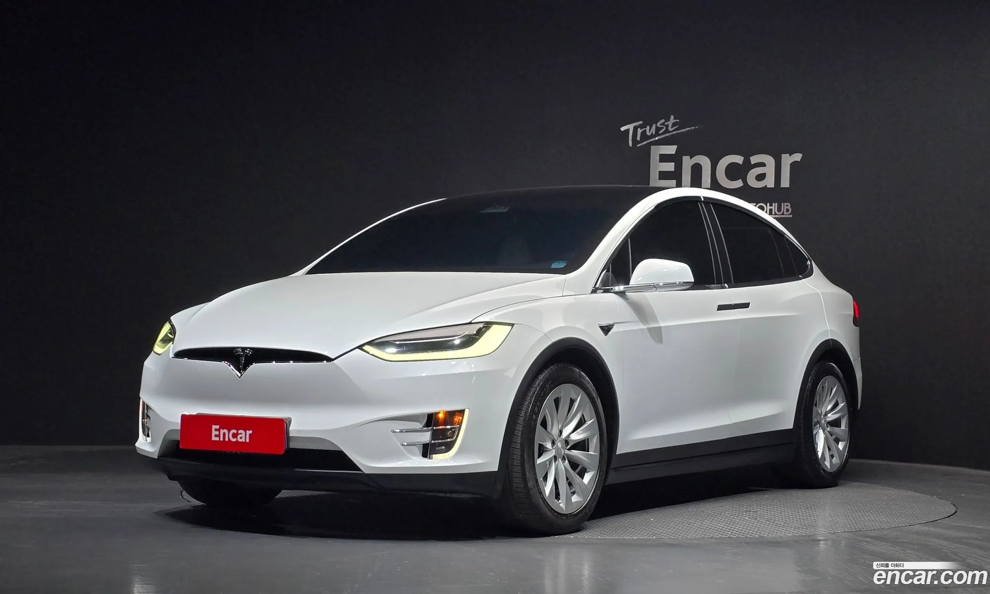 Tesla Model X 2018 5YJXCBE23JF126531 — 3