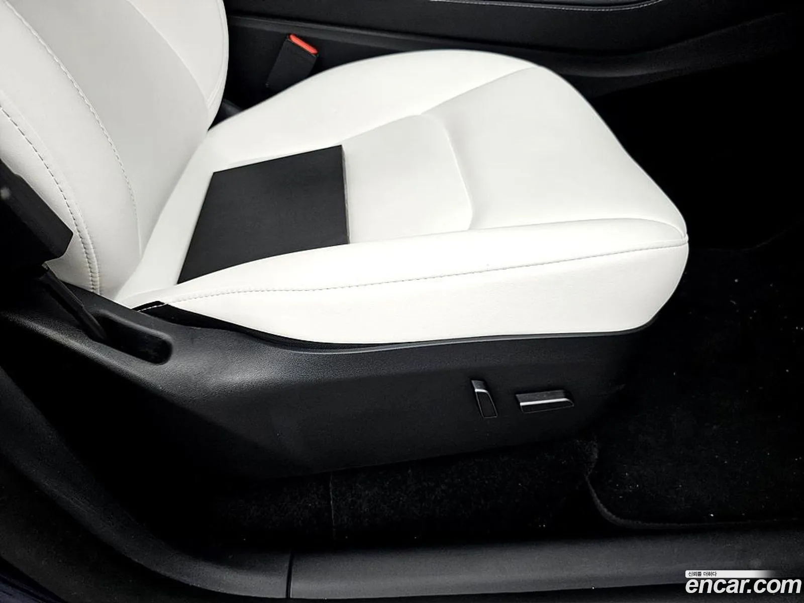 Tesla Model Y 2024 — 7