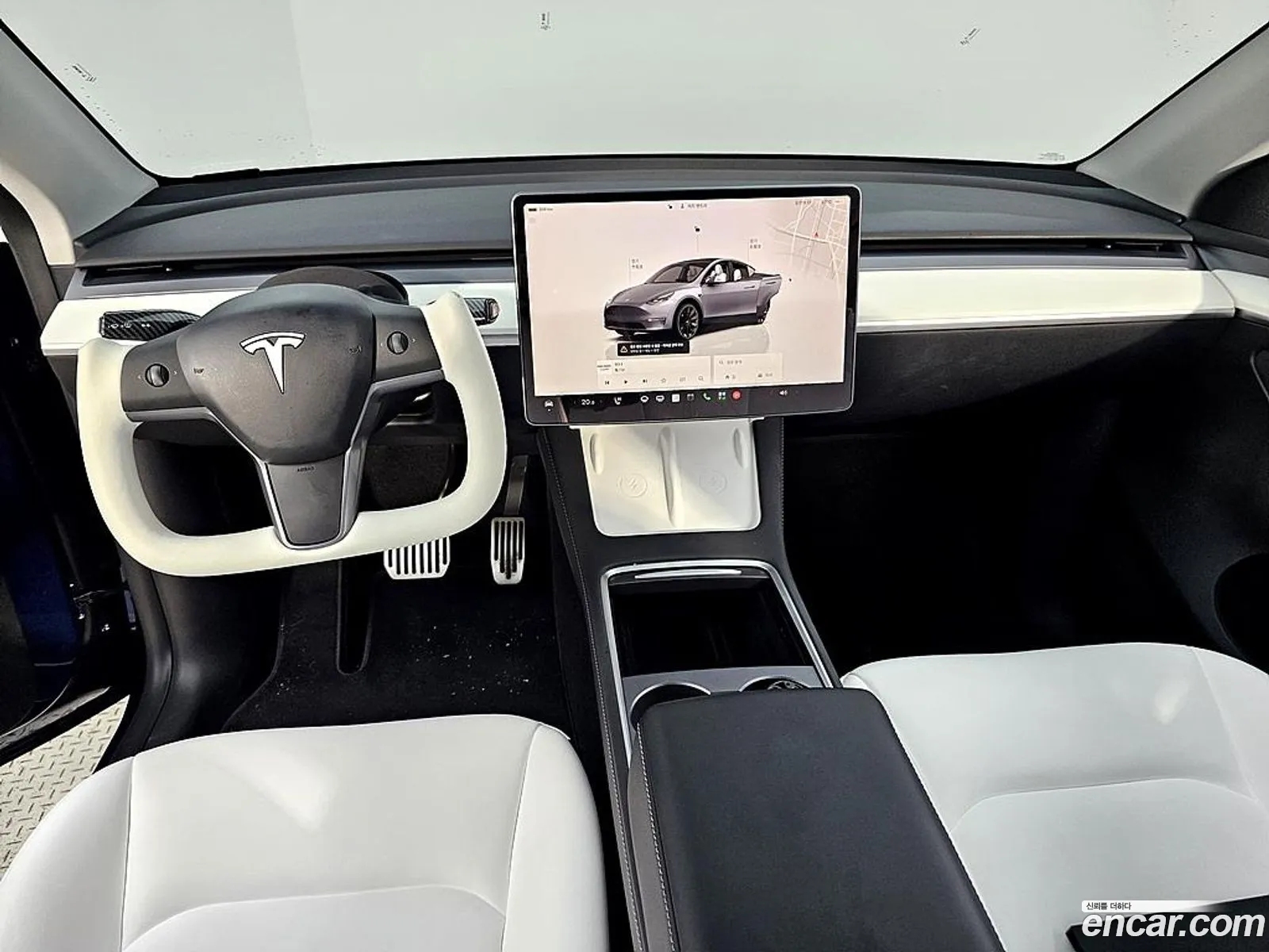 Tesla Model Y 2024 — 16
