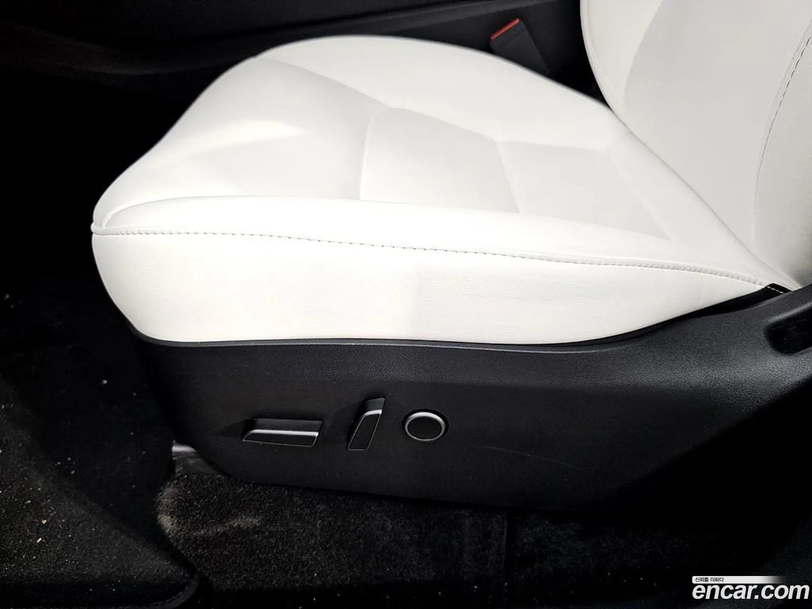 Tesla Model Y 2024 — 12