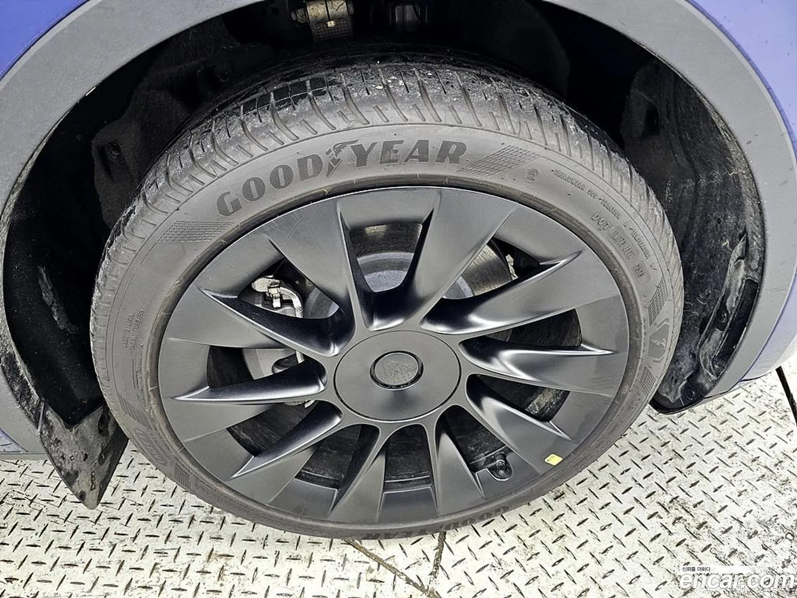 Tesla Model Y 2024 — 15