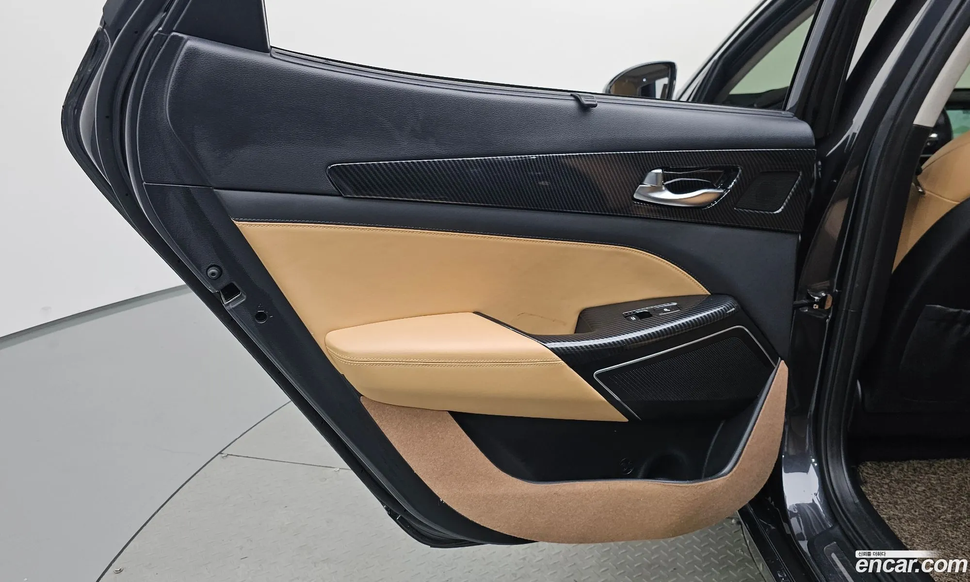 Kia K7 Premier Hybrid 2019 — 37