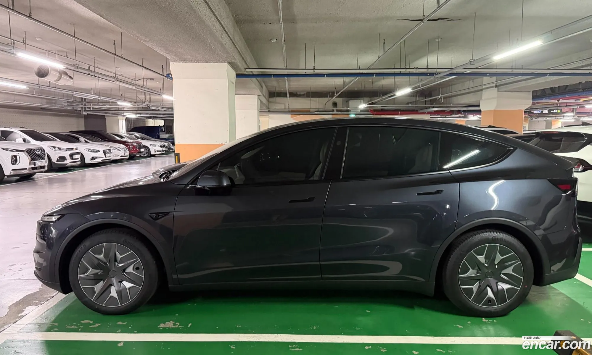 Tesla Model Y 2026 — 6