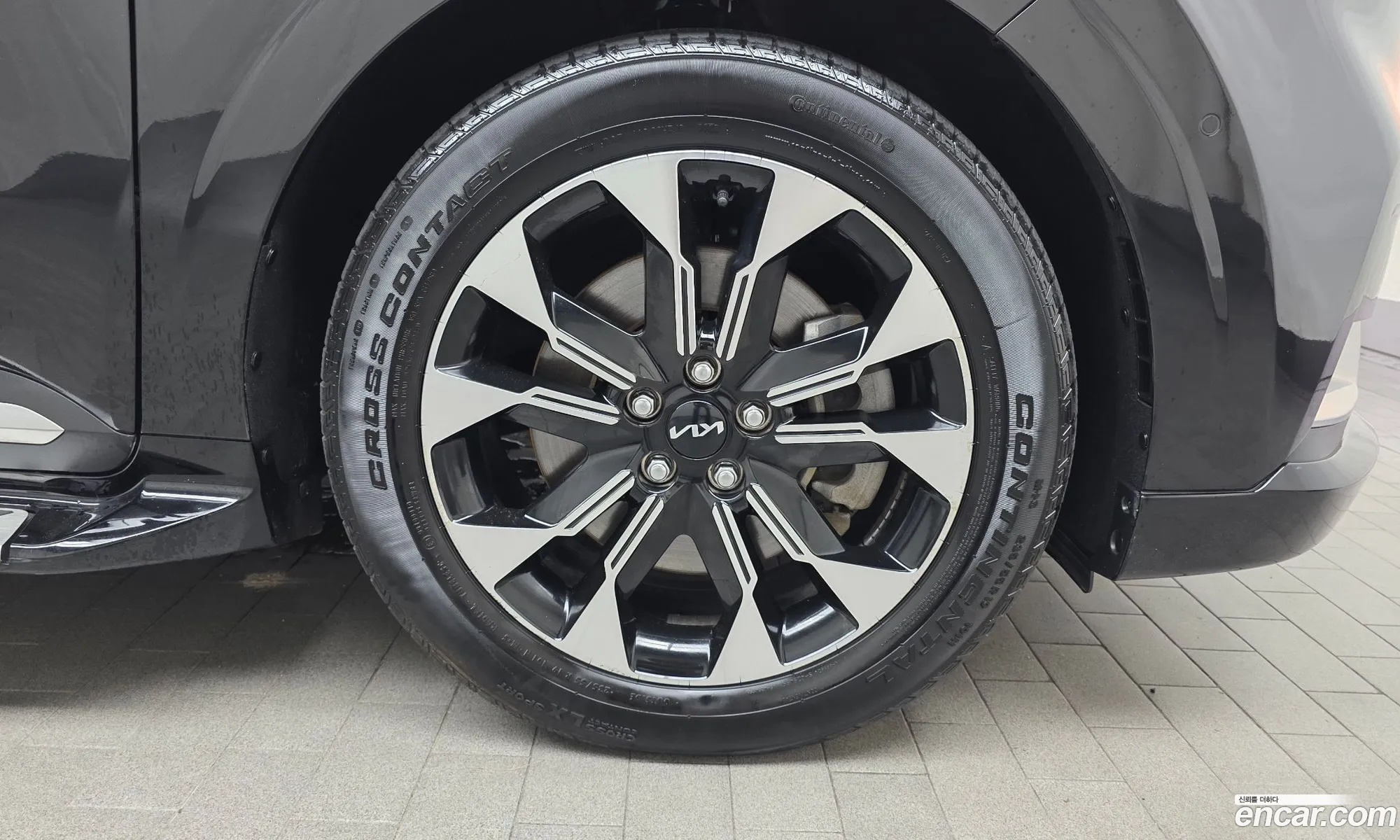 Kia Carnival 2023 KNANE813BPS327563 — 4