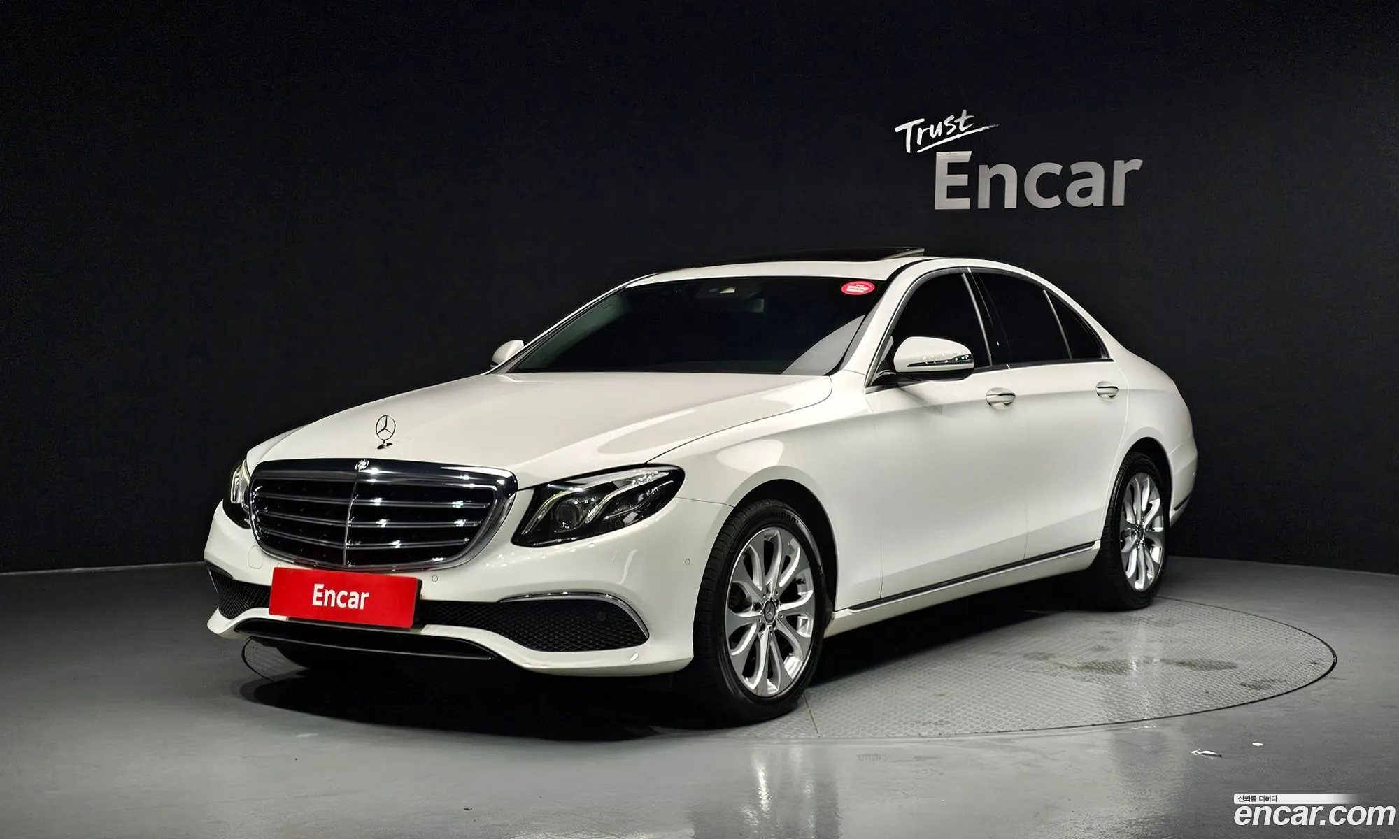 Mercedes-Benz E-Class W213 2016 — 14