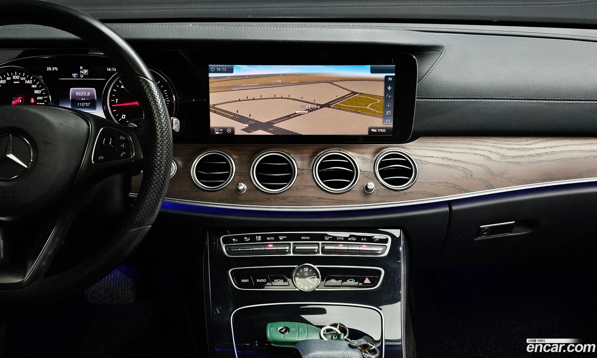 Mercedes-Benz E-Class W213 2016 — 19
