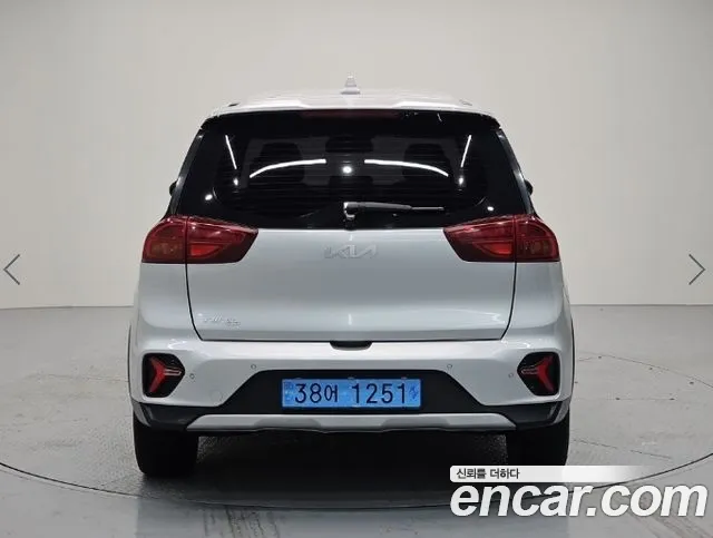 Kia Niro Plus 2022 — 2