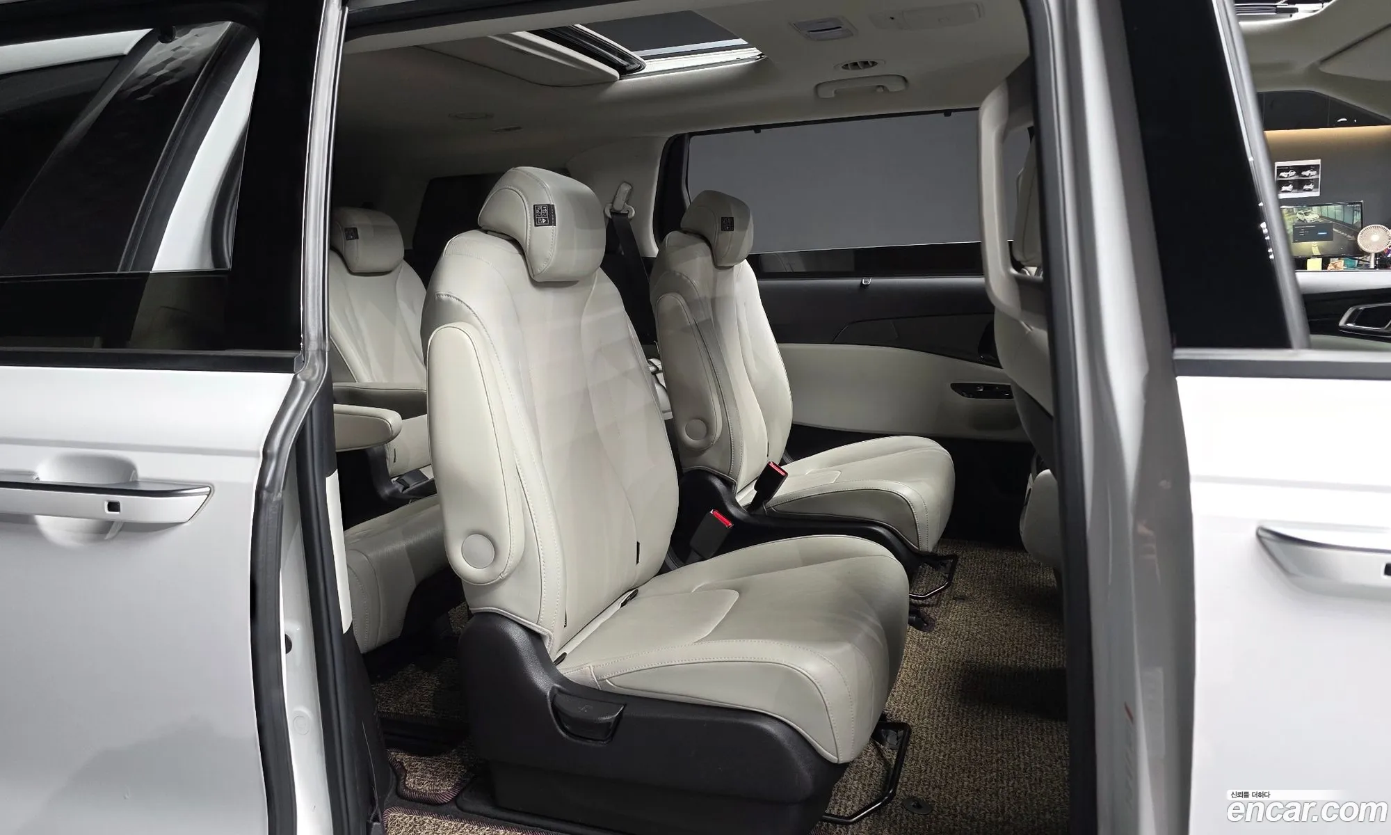 Kia Carnival 2021 — 10
