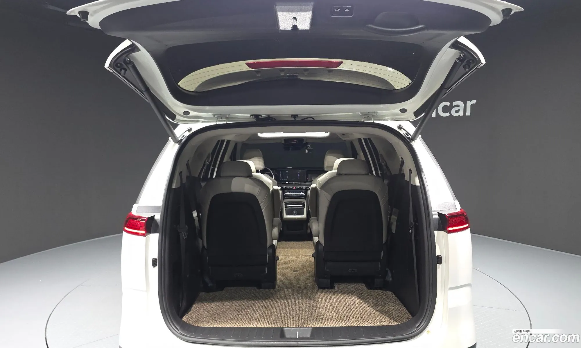 Kia Carnival 2021 — 12