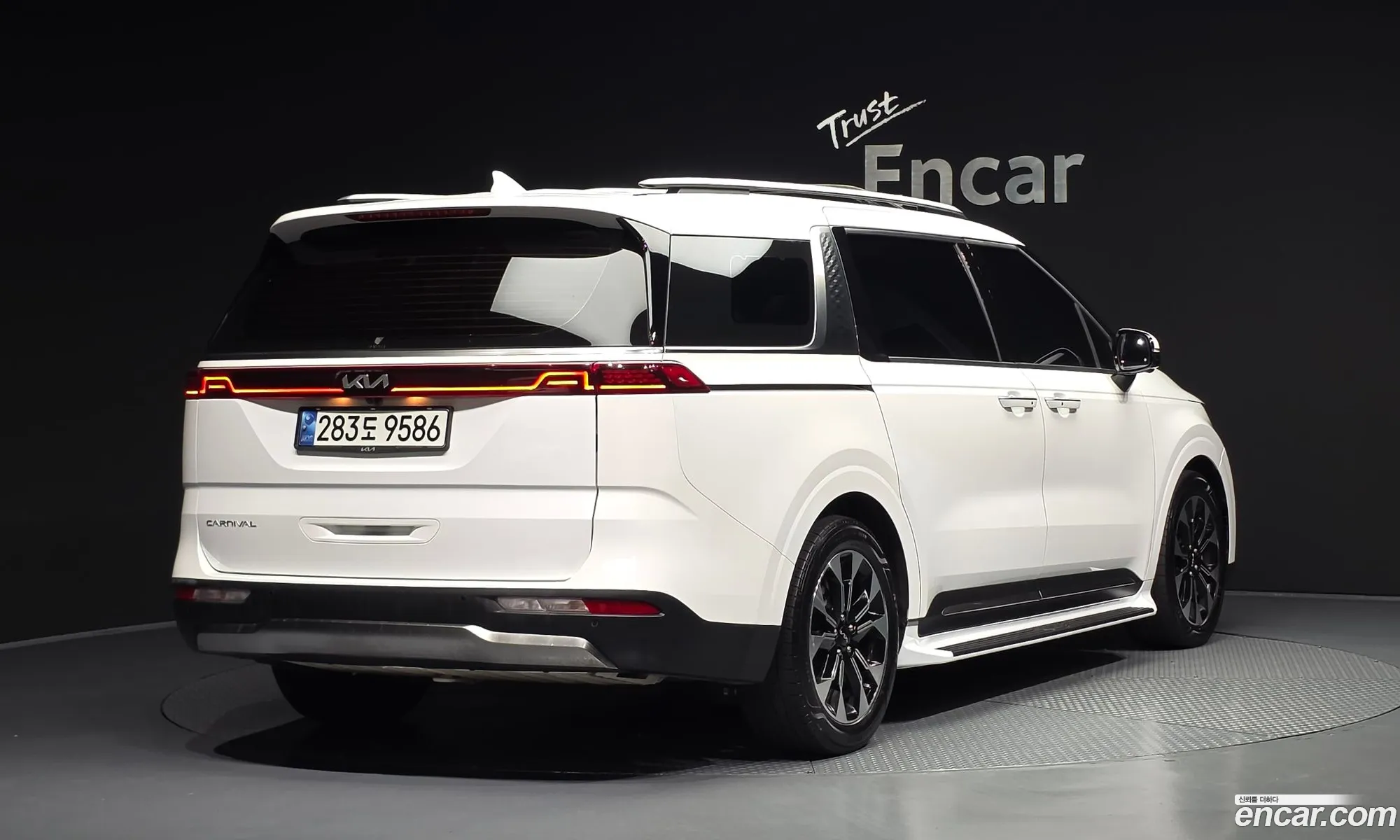 Kia Carnival 2021 — 32