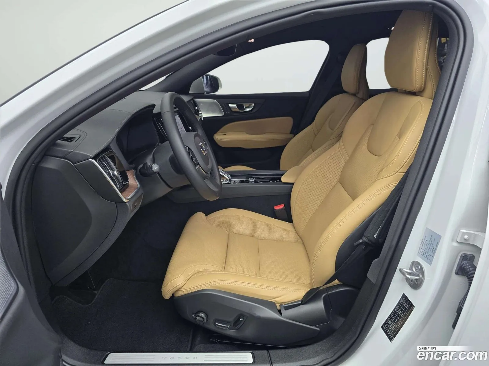 Volvo V60 Cross Country 2024 — 6