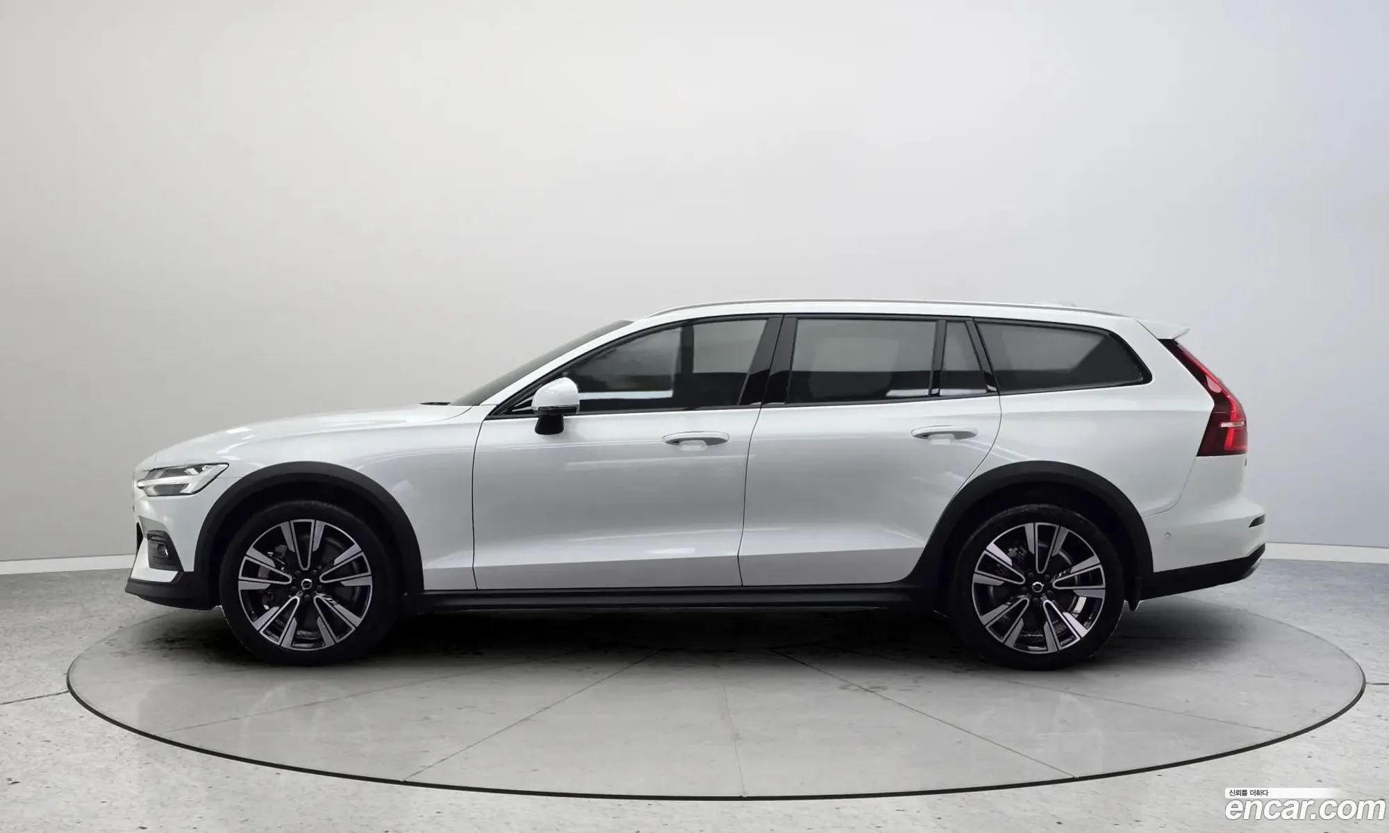 Volvo V60 Cross Country 2024 — 20