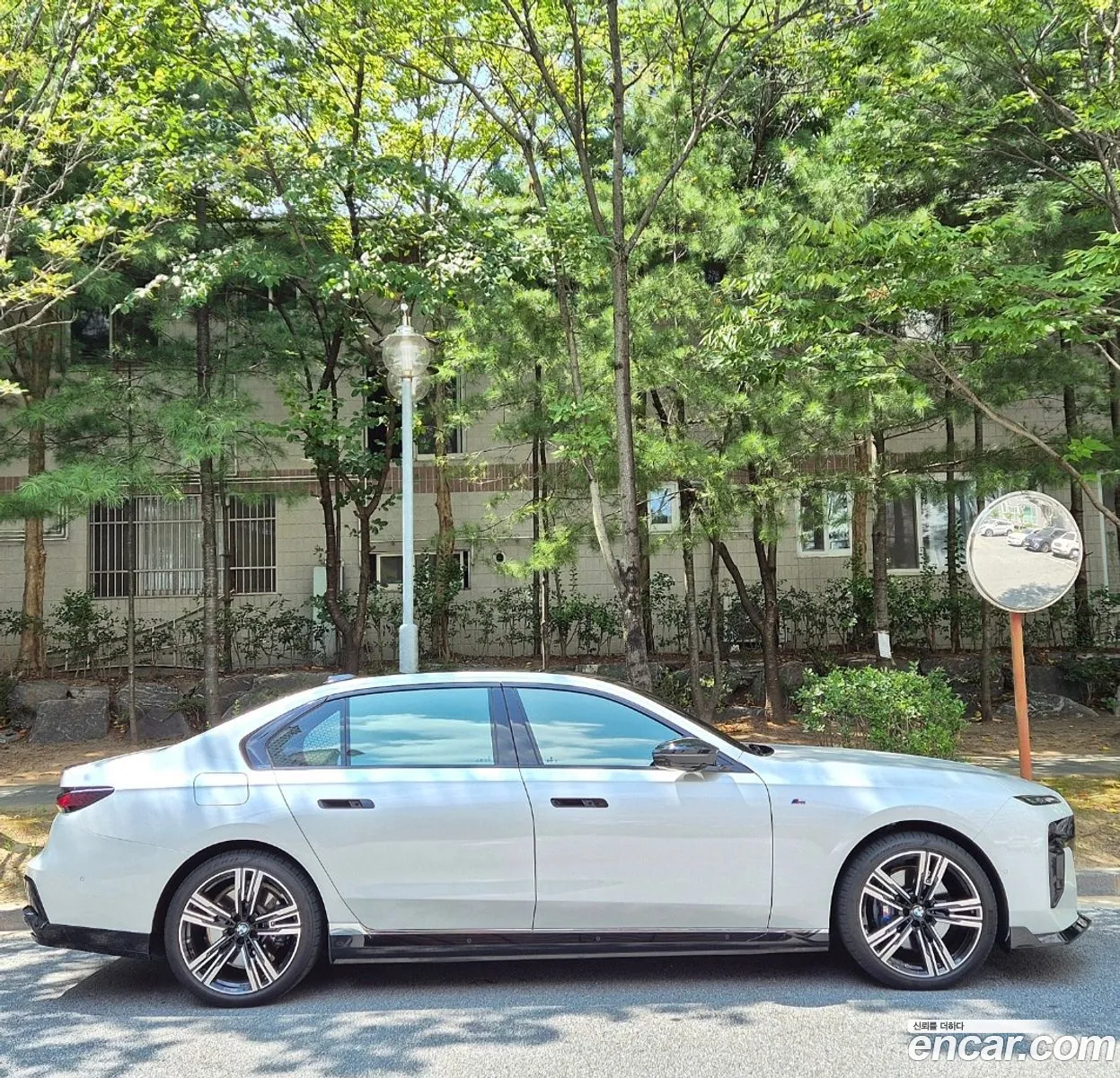 BMW i7
