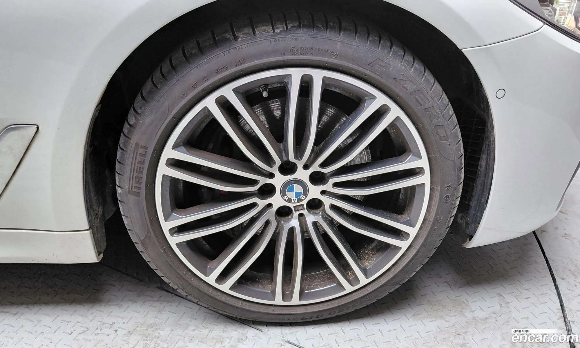 BMW 5 Series 2020 WBAJR9108LCE68073 — 32