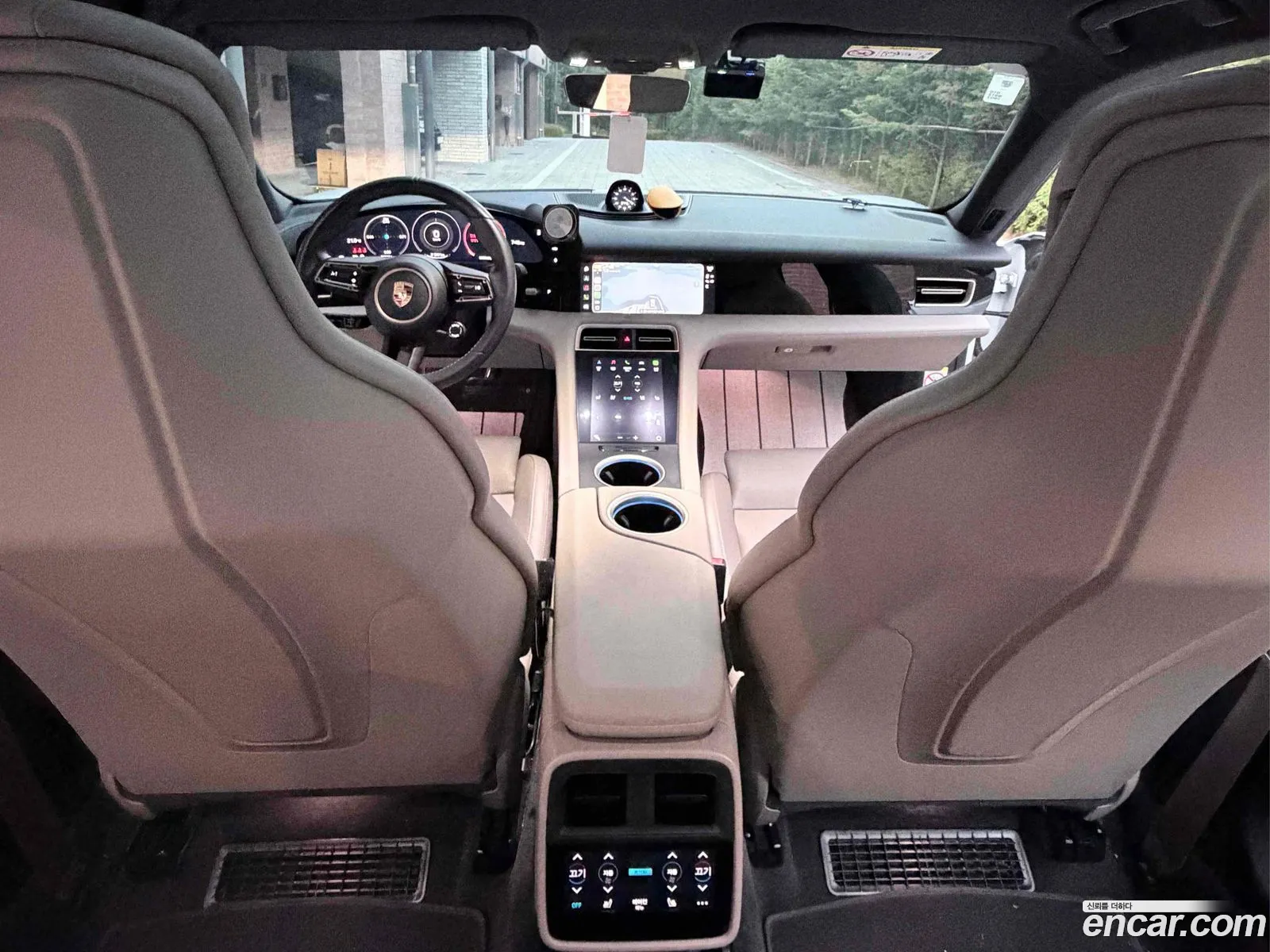 Porsche Taycan 2023 — 8