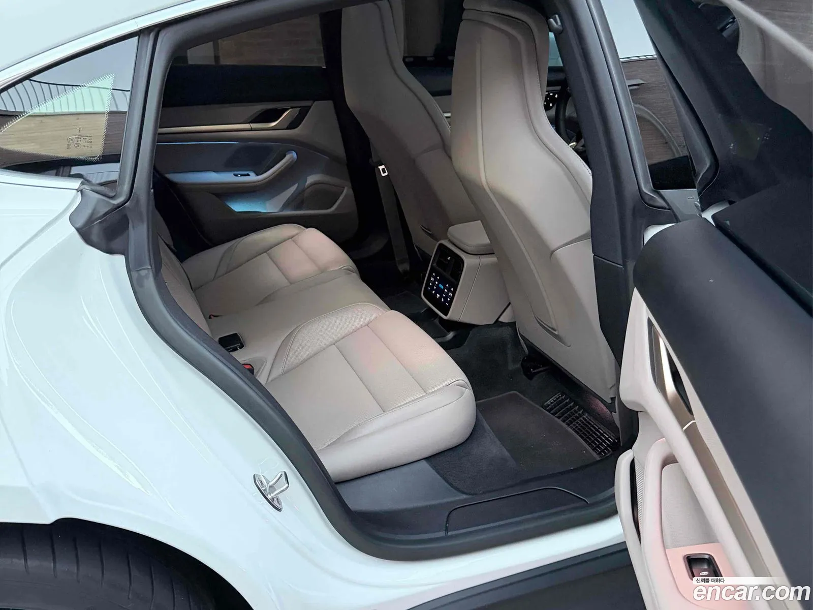 Porsche Taycan 2023 — 11