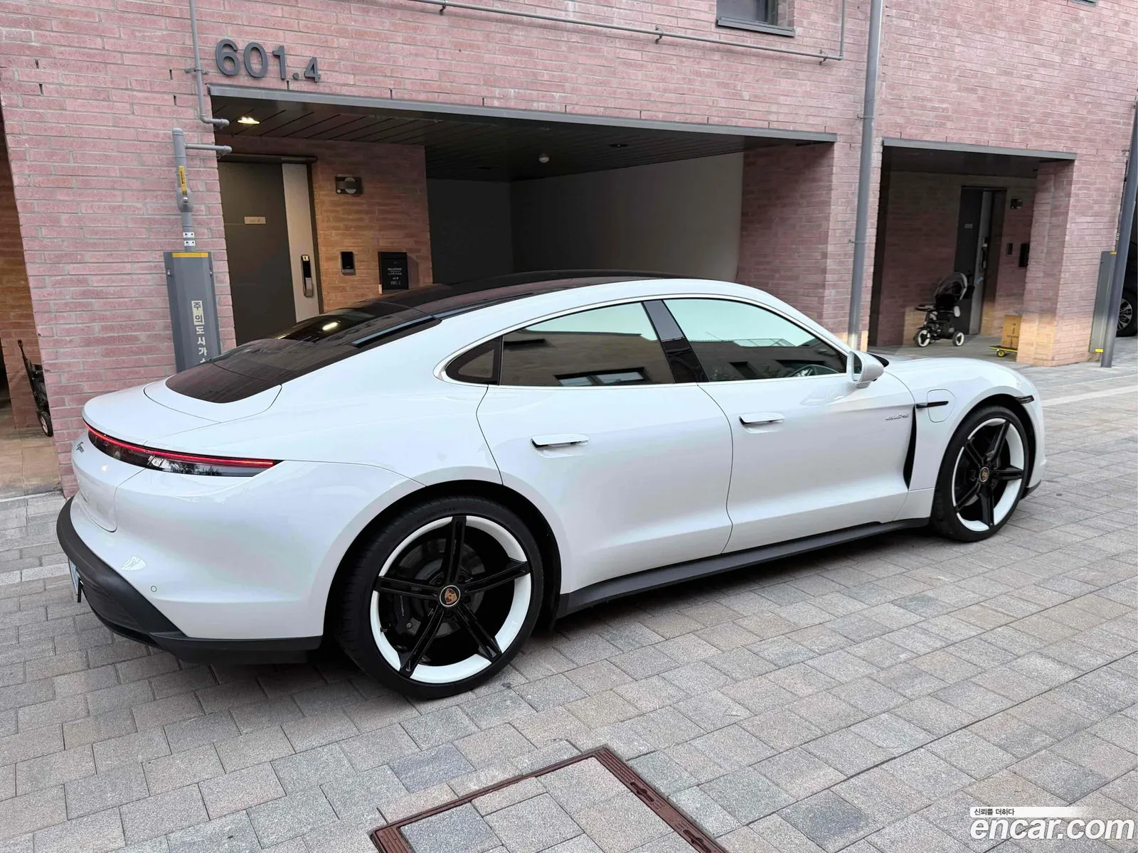 Porsche Taycan 2023 — 3