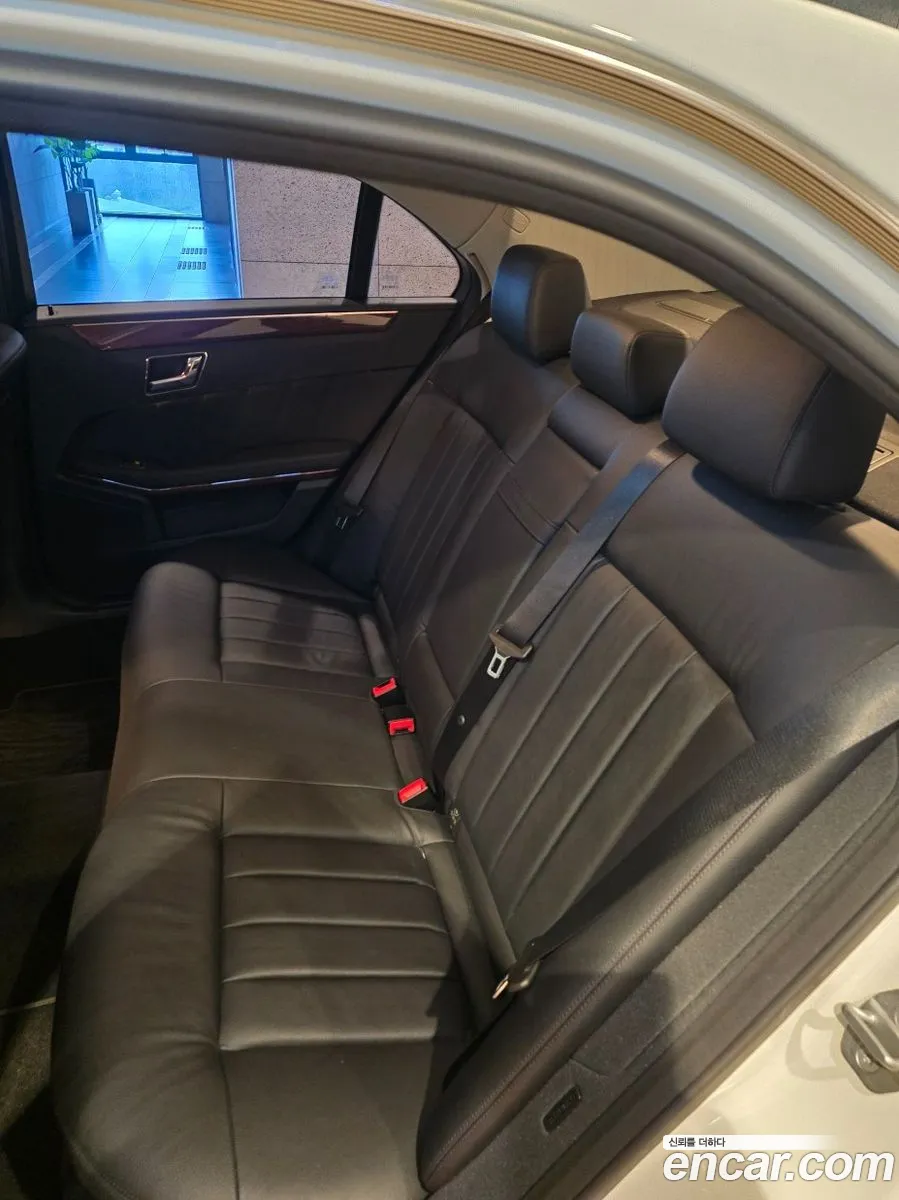 Mercedes-Benz E-Class W212 2011 — 17