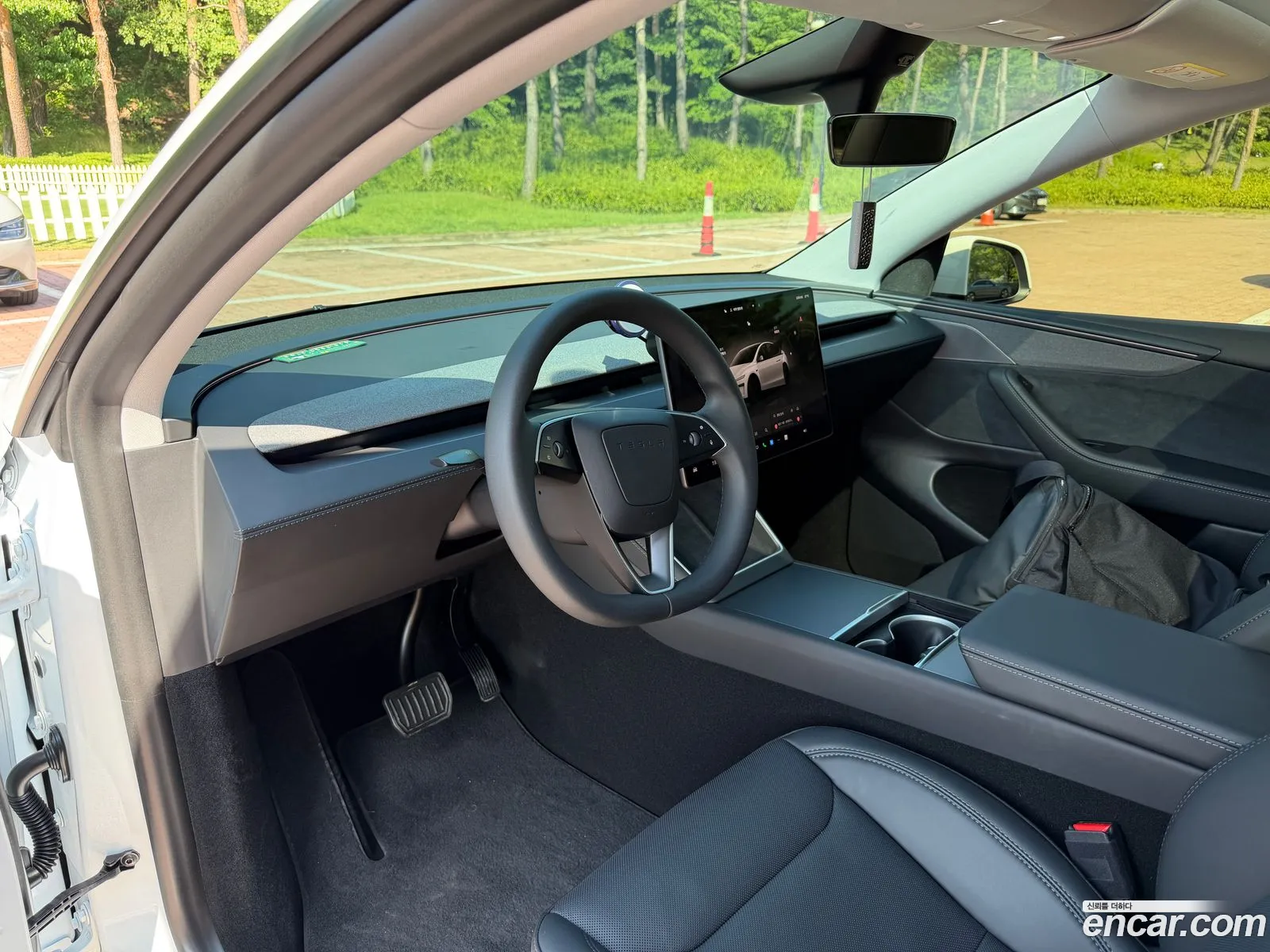Tesla Model Y 2025 — 9