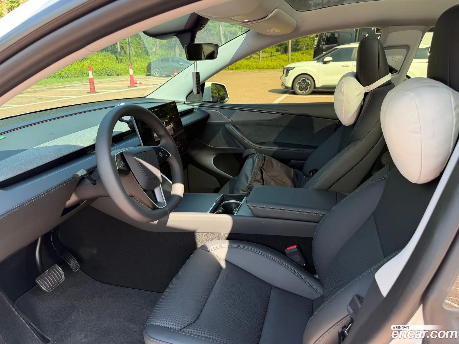 Tesla Model Y 2025 — 3
