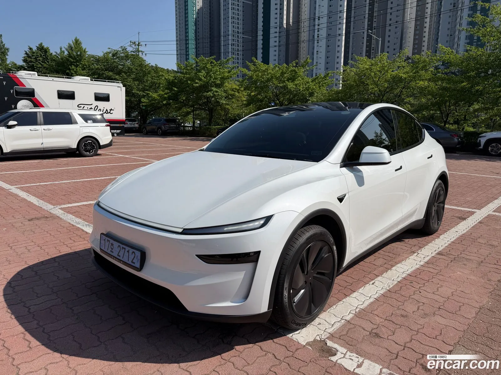 Tesla Model Y 2025 — 6