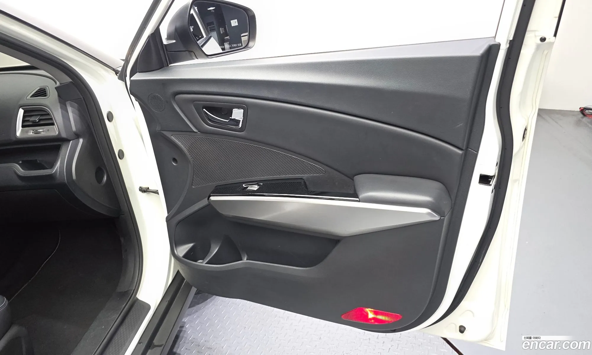 KG Mobility (SsangYong) Tivoli 2015 — 4