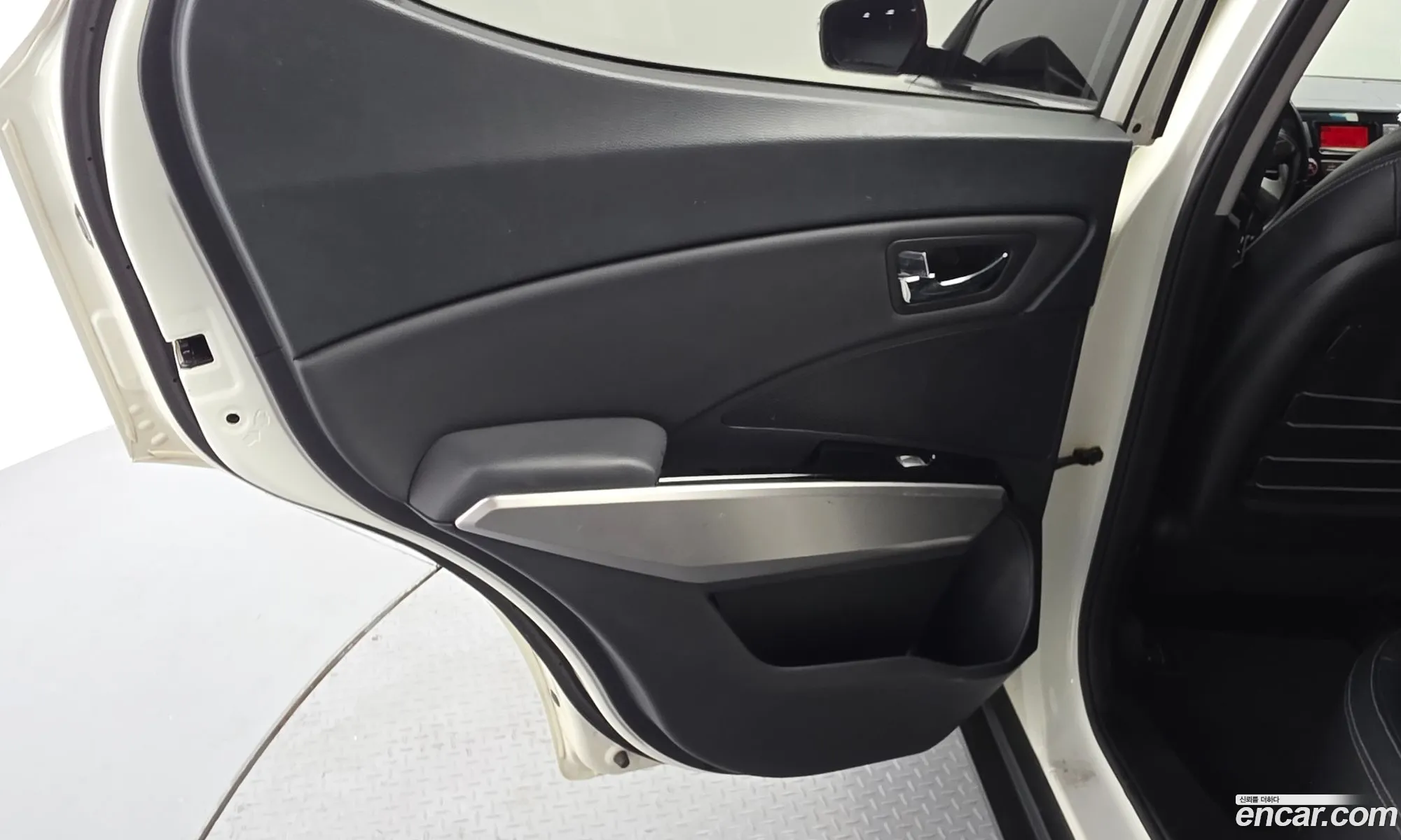 KG Mobility (SsangYong) Tivoli 2015 — 6
