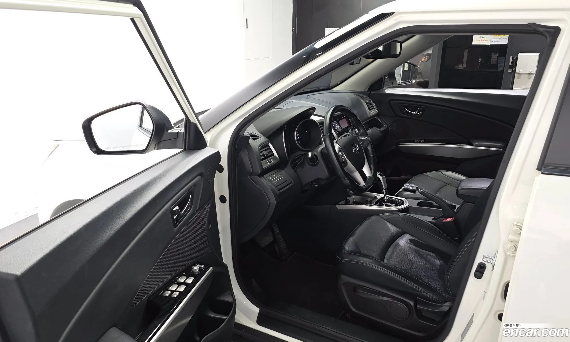 KG Mobility (SsangYong) Tivoli 2015 — 12