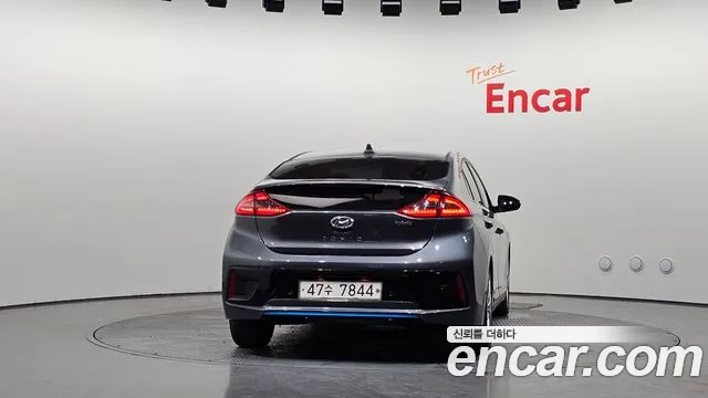 Hyundai Ioniq Hybrid 2016 — 3