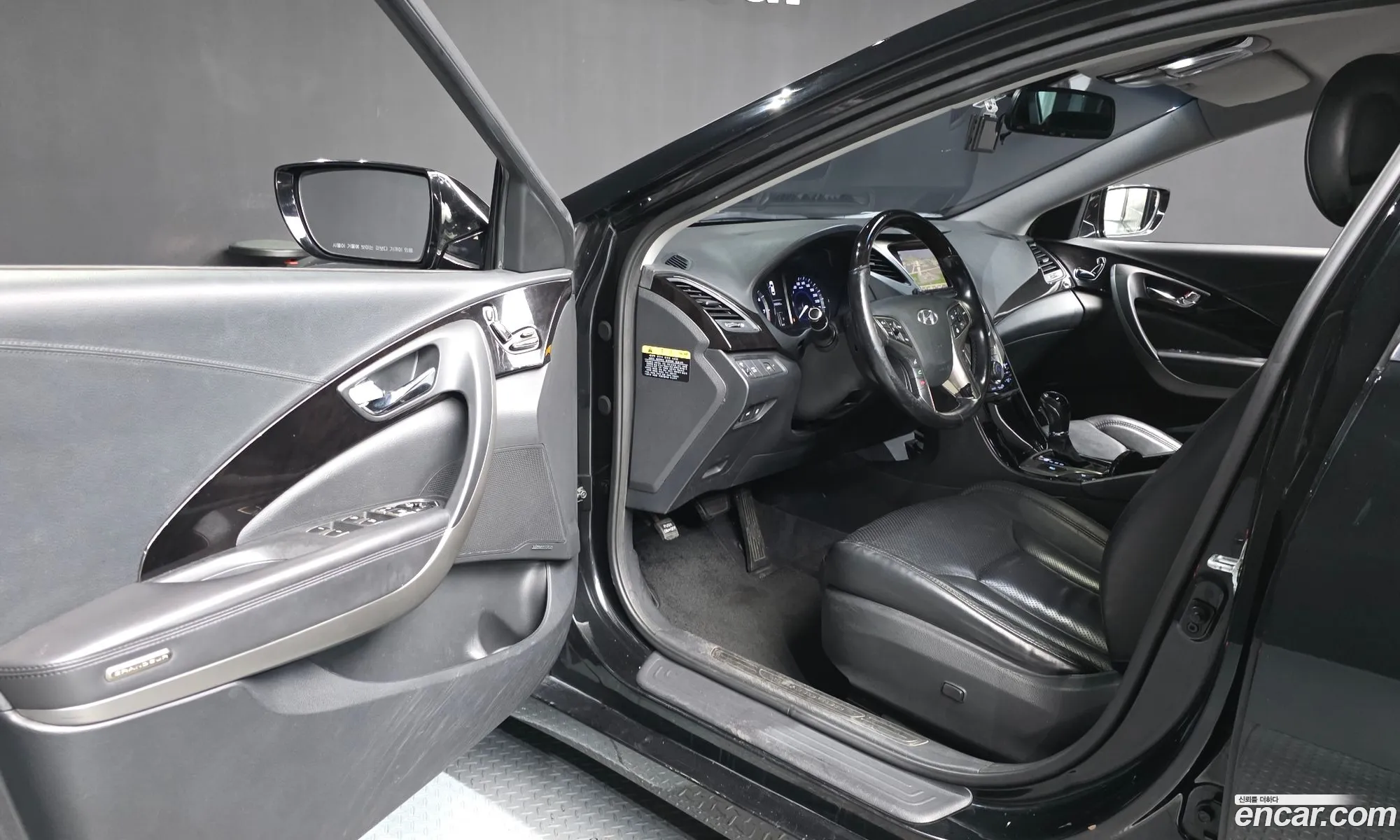 Hyundai Grandeur HG 2012 — 23