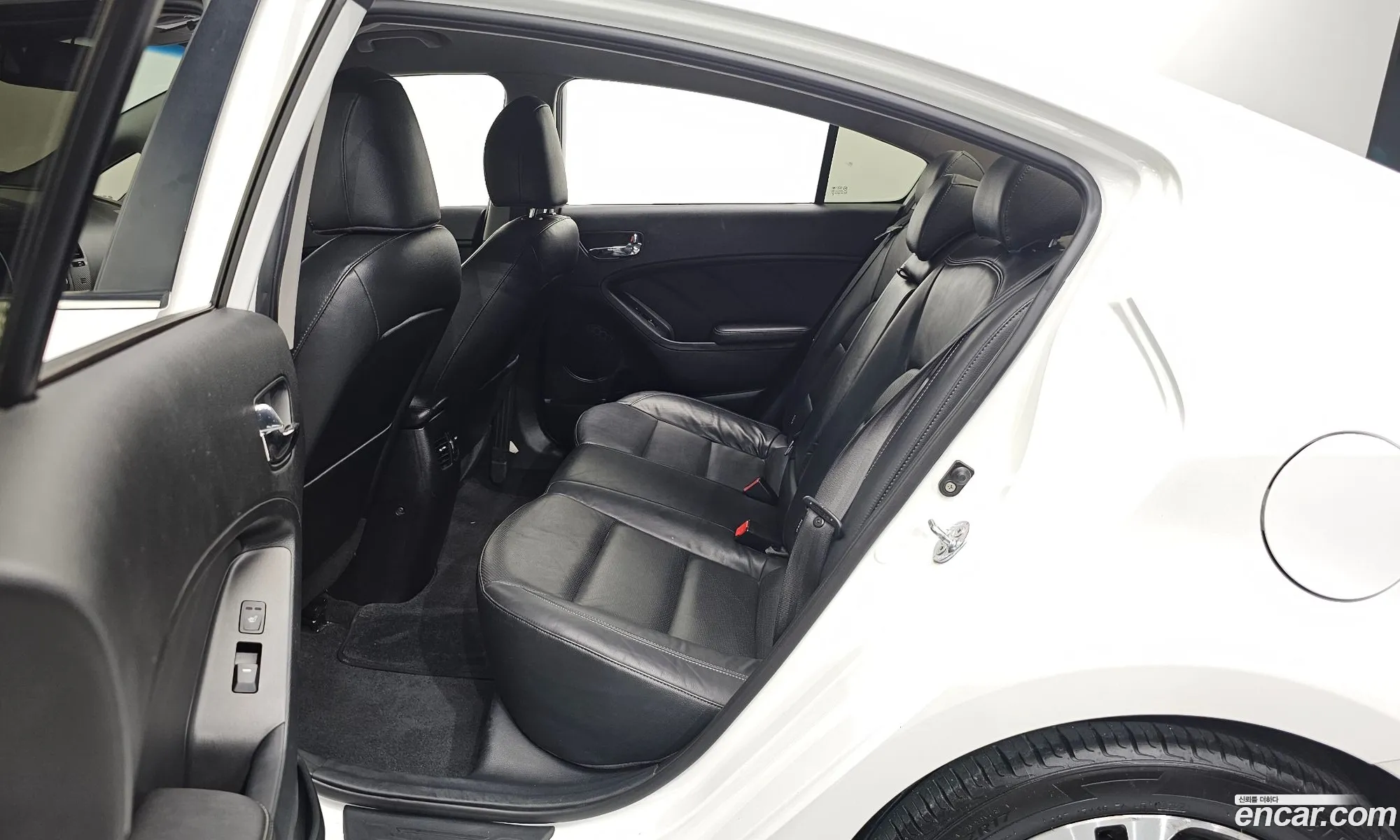 Kia K3 2012 — 23