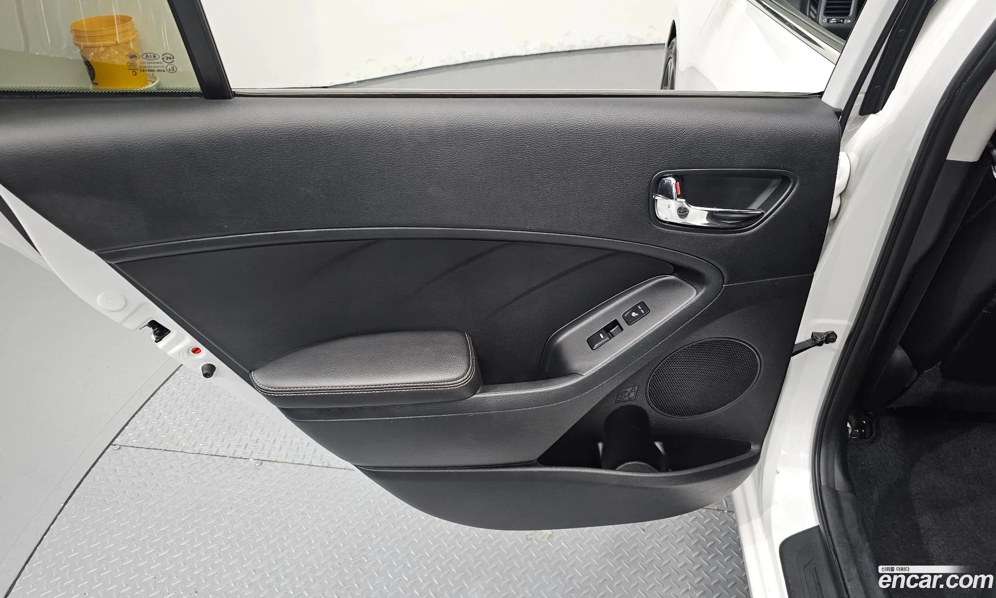 Kia K3 2012 — 8