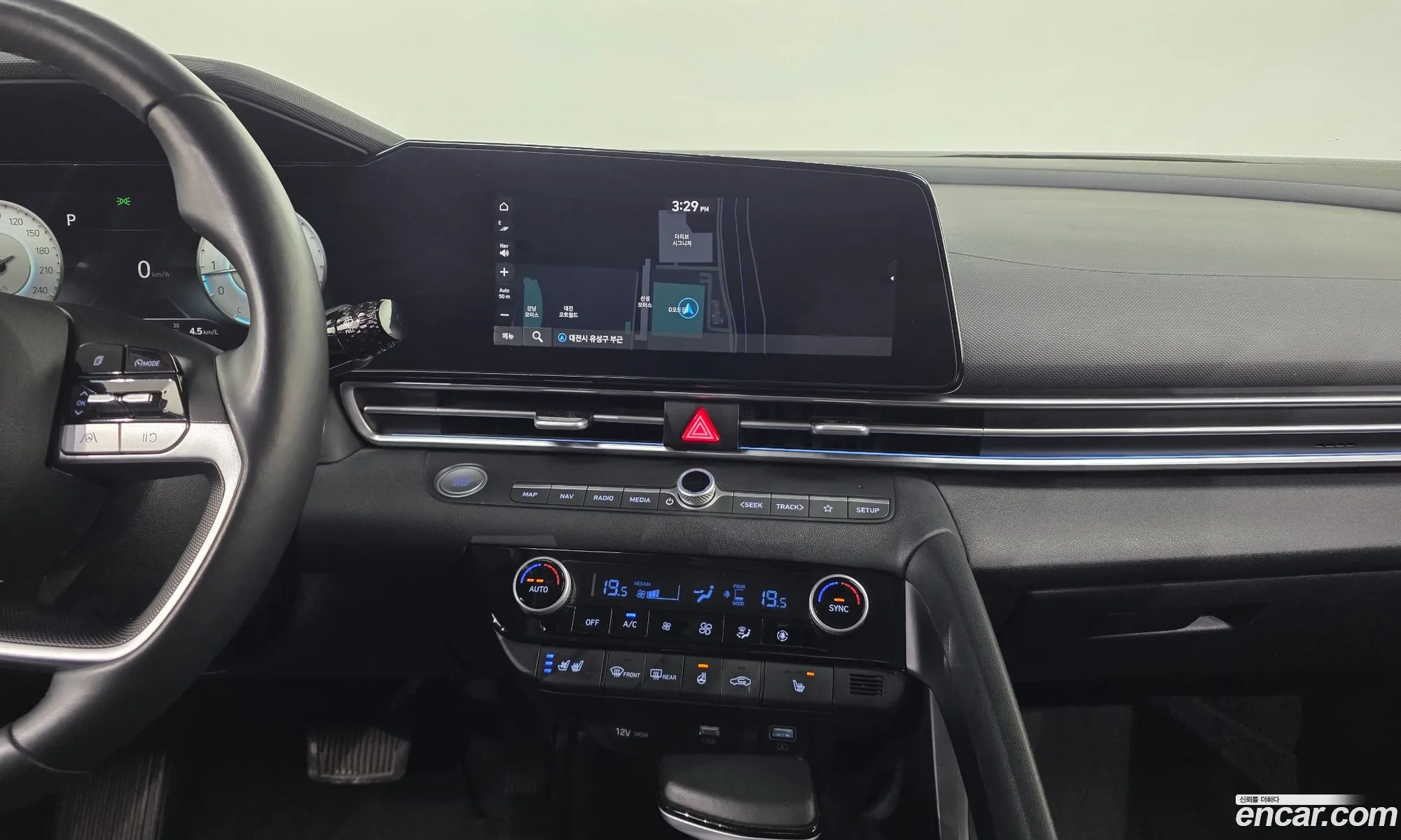 Hyundai Elantra 2020 — 19