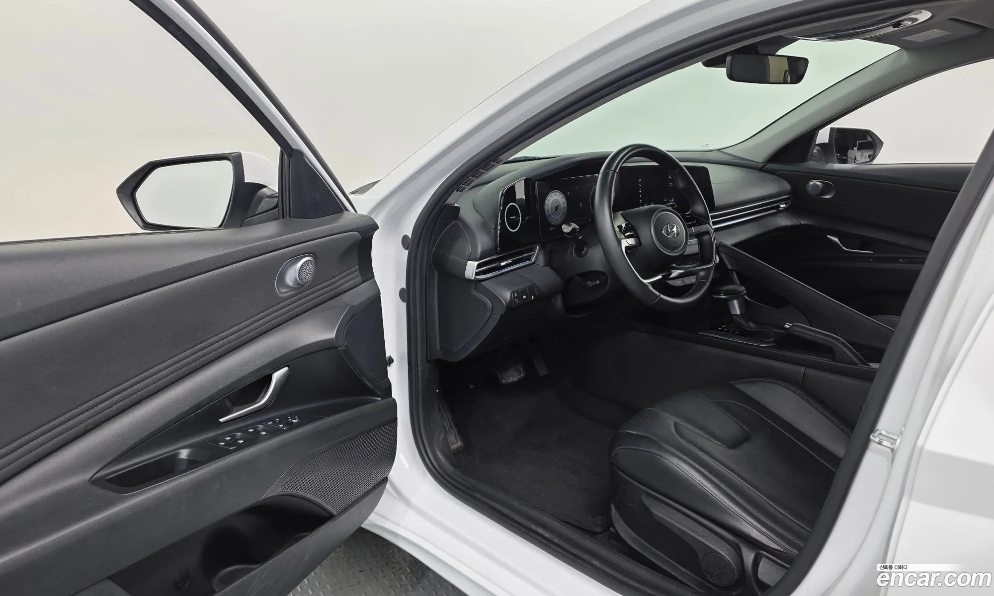 Hyundai Elantra 2020 — 16