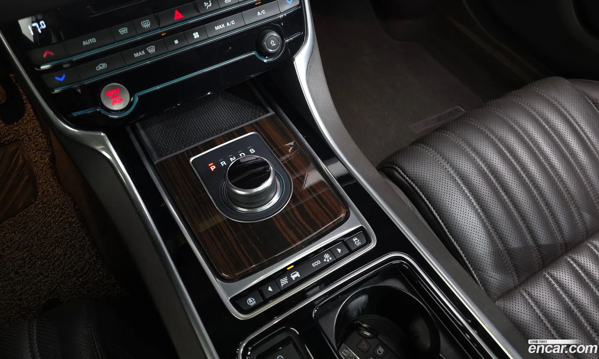 Jaguar XF 2018 SAJBB4BX2JCY64330 — 12