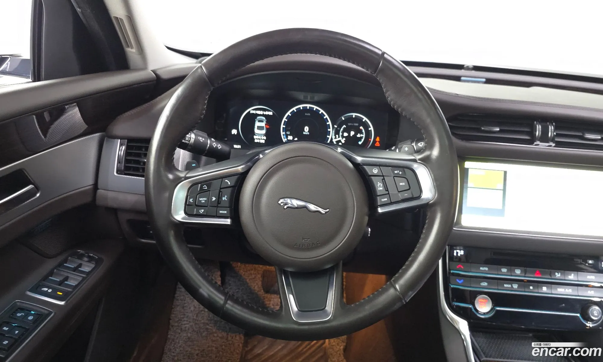Jaguar XF 2018 SAJBB4BX2JCY64330 — 11